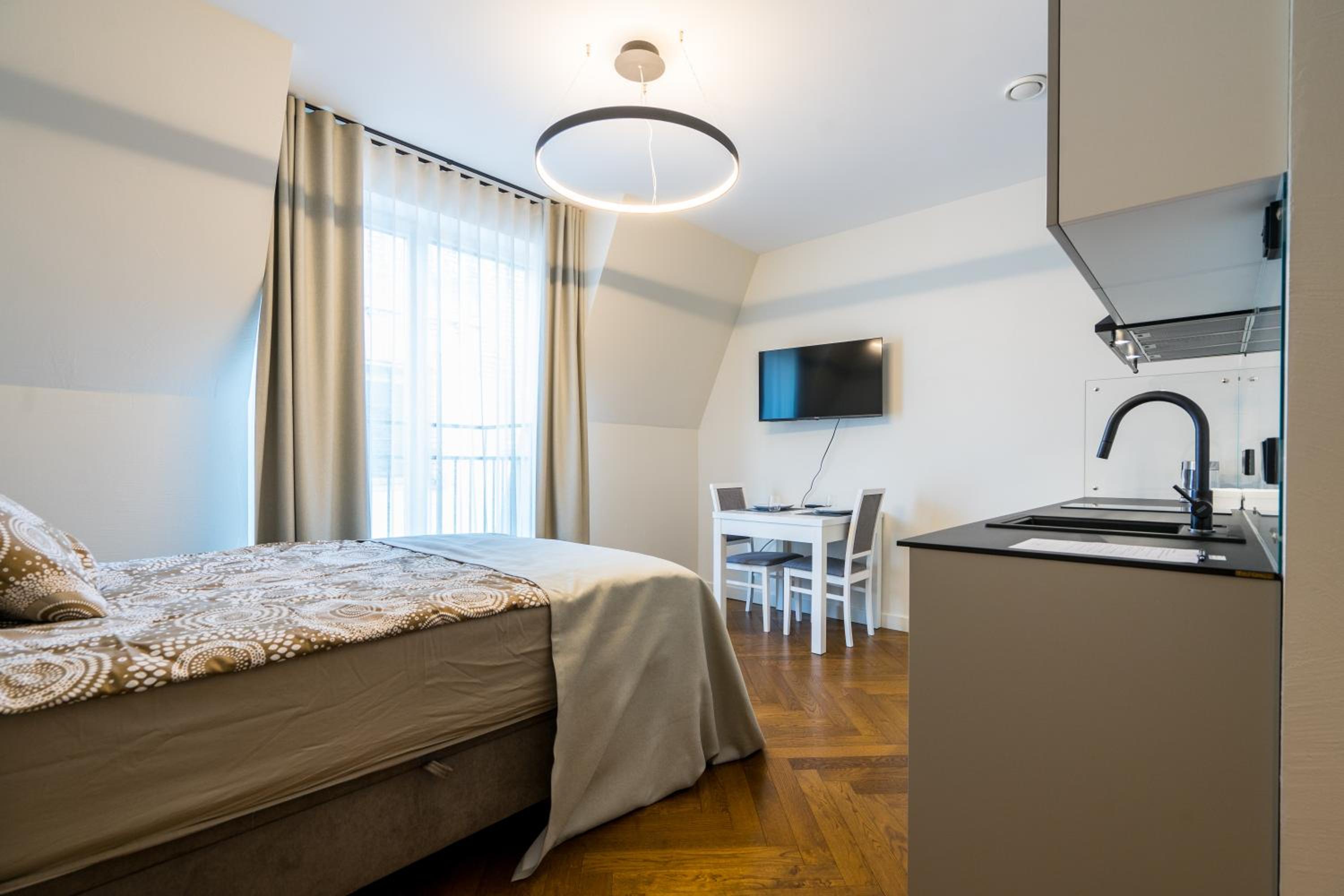 Elias Apartments