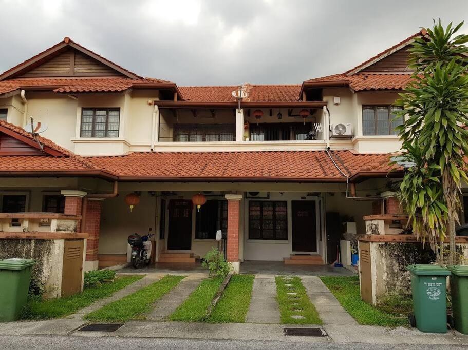 Desa Damai Homestay fully air cond and self check in #7 pax