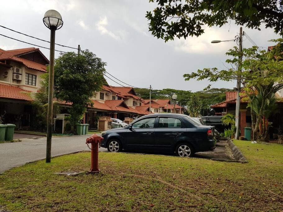 Desa Damai Homestay fully air cond and self check in #7 pax