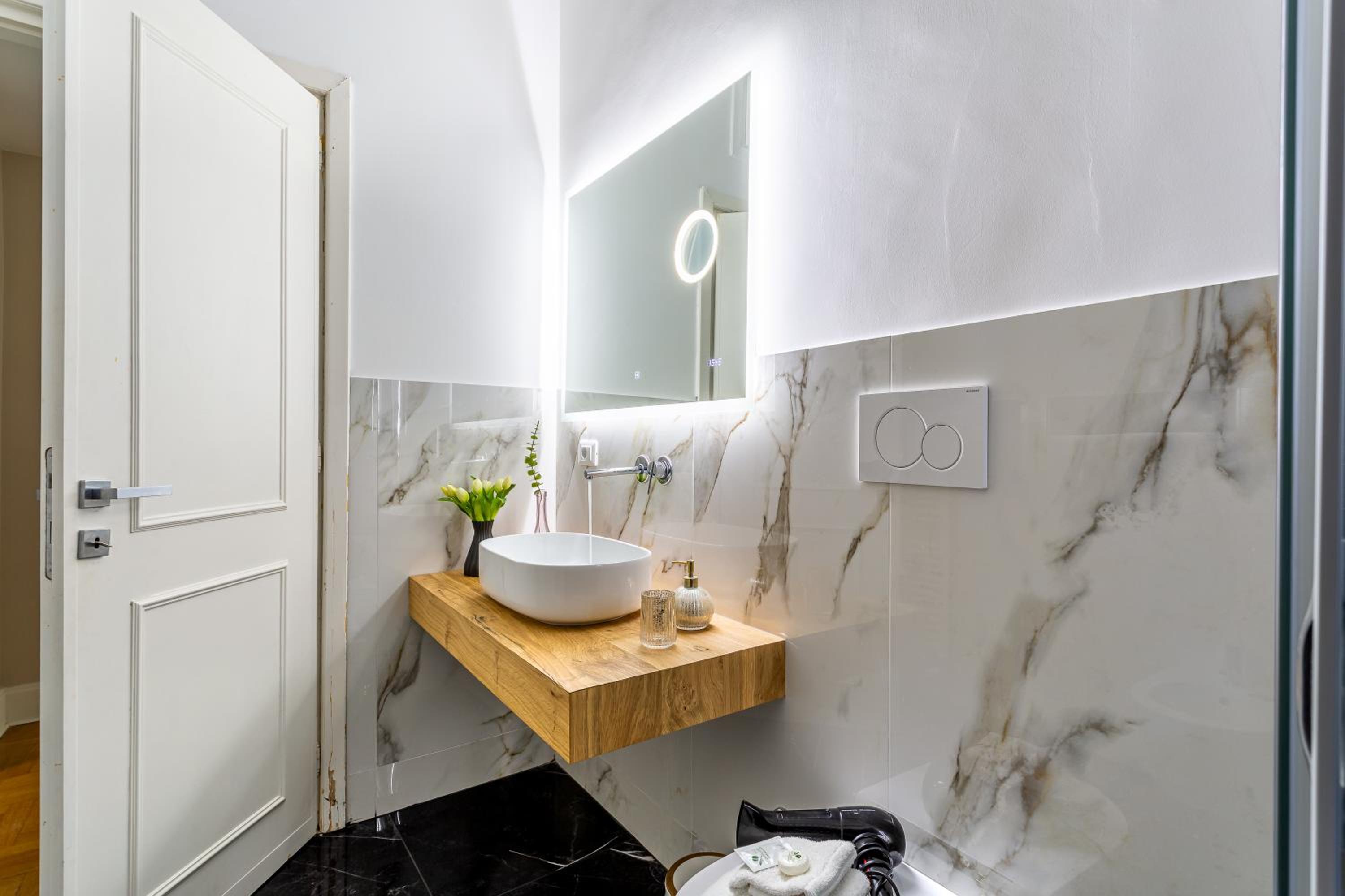 Spanish Steps Caesar Suites