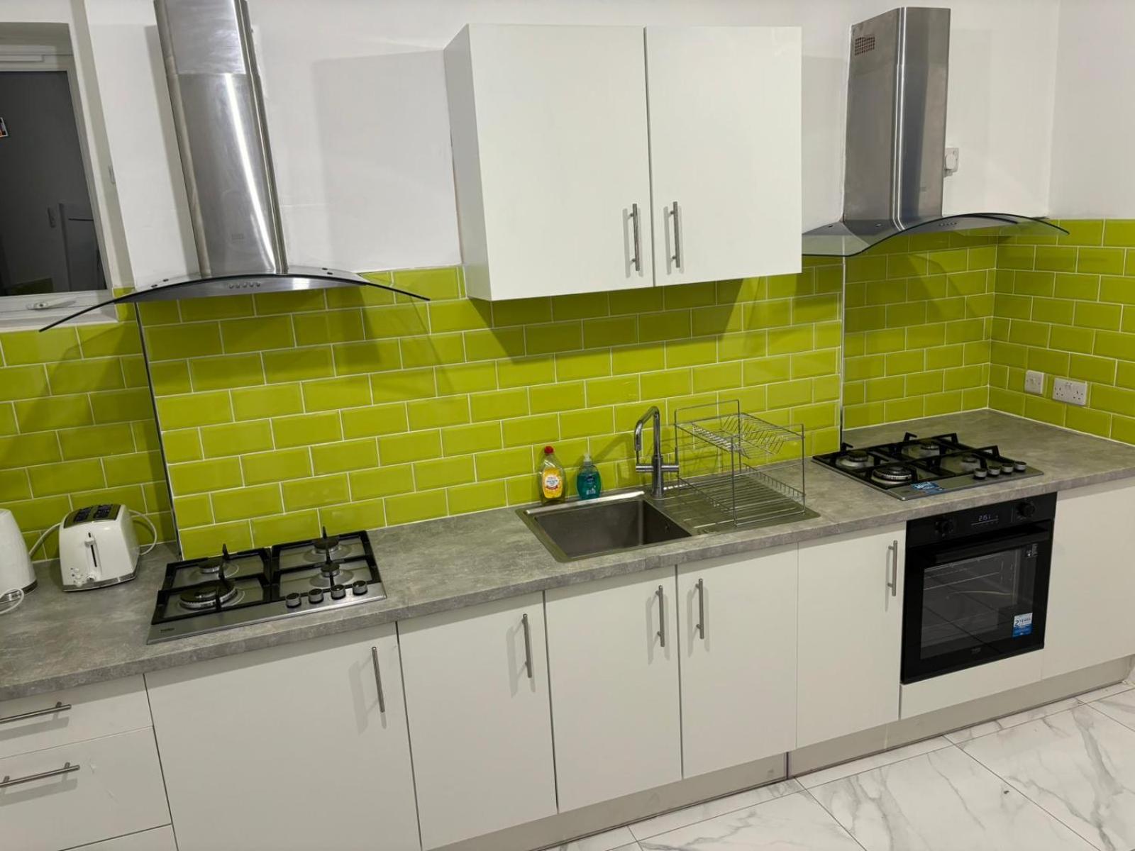 PRIVATE ROOM In TOWN CENTRE FREE PARKING WI FI AND PATIO WITH AA STAY LTD view 3
