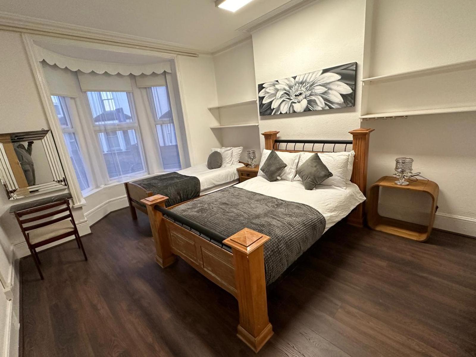 PRIVATE ROOM In TOWN CENTRE FREE PARKING WI FI AND PATIO WITH AA STAY LTD view 2