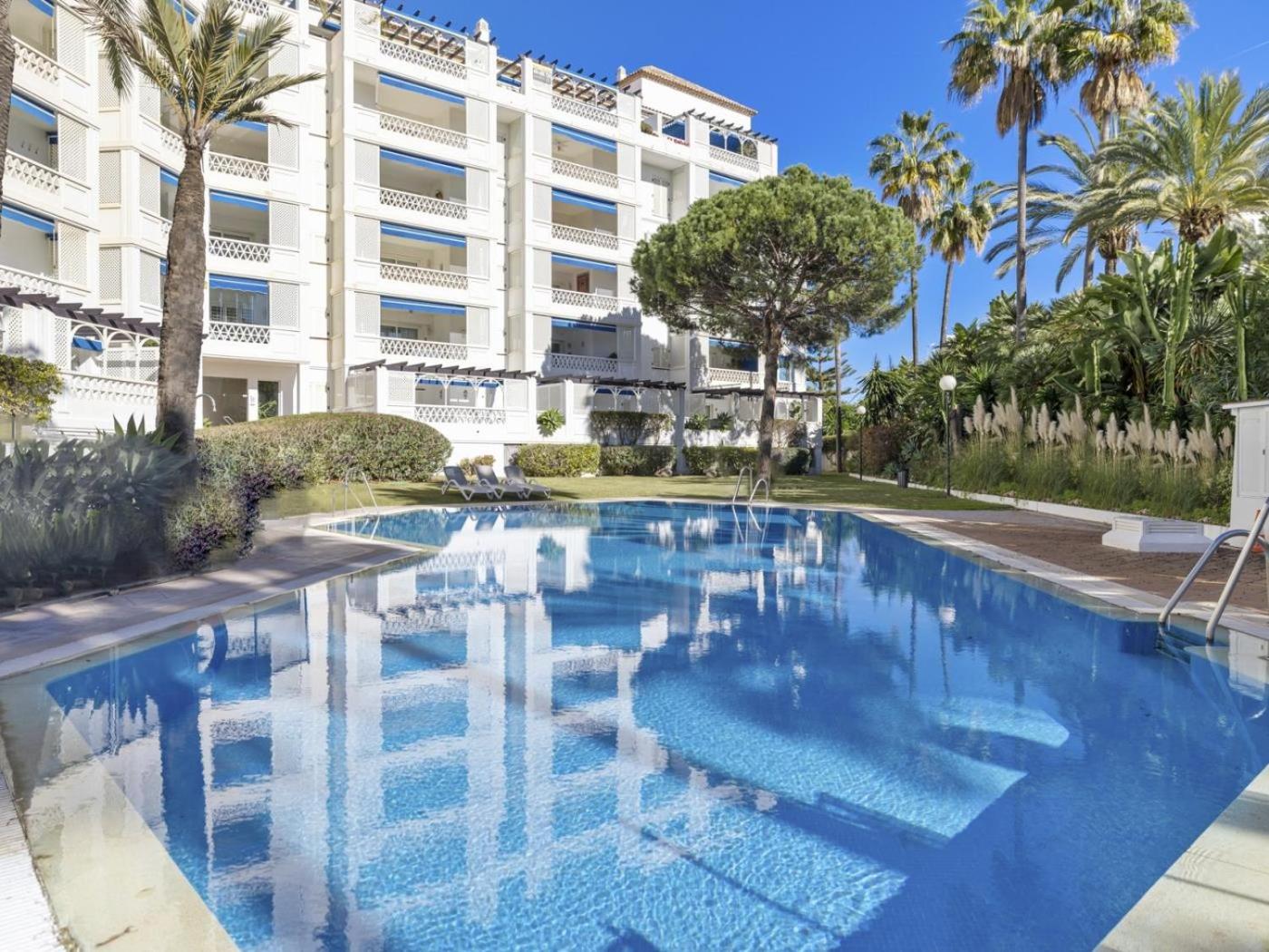 Beach Puerto Banús 3 Br Apartment view 2