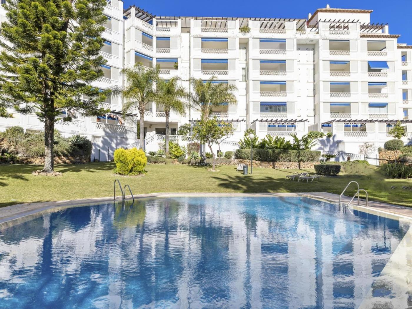 Beach Puerto Banús 3 Br Apartment view 4