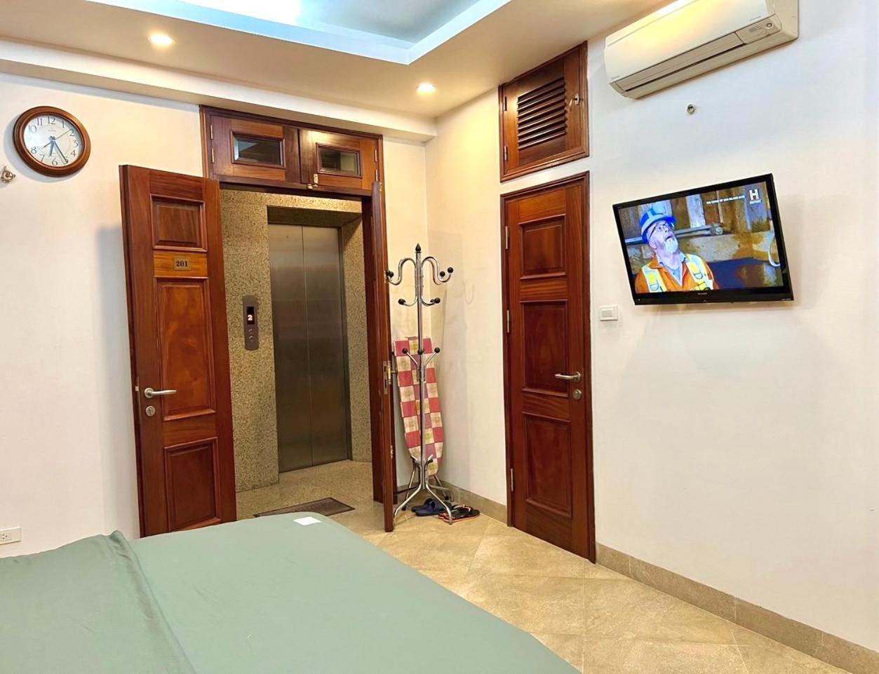 Serviced Apartment next to the Hanoi Opera House Căn hộ đầy đủ tiện nghi có thang máy ngay gần Nhà Hát Lớn