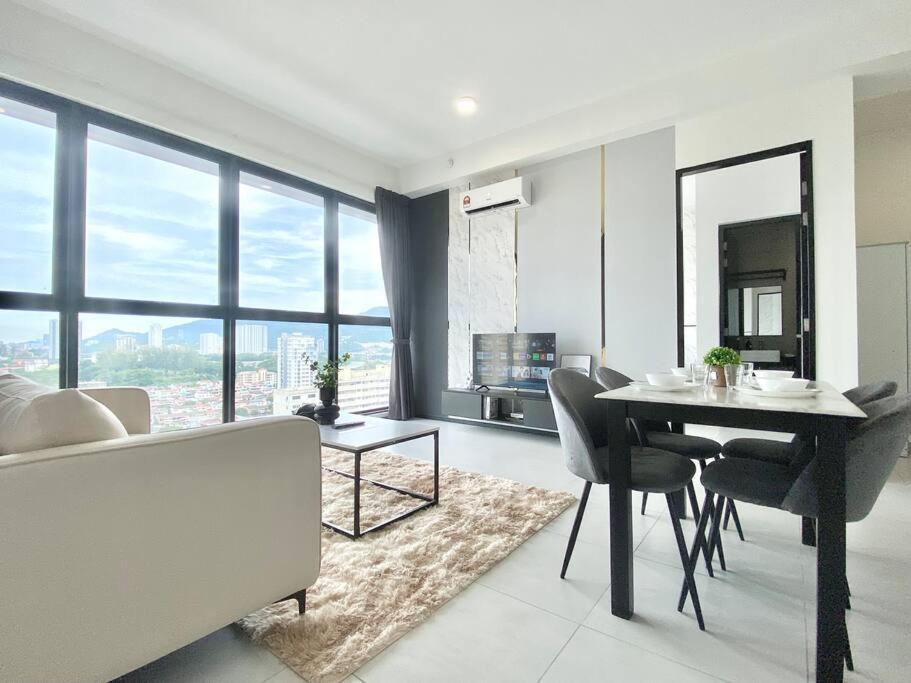 Urban Suites #Luxury Leisure #5min drive to town #Infinity Pool #Local Neighborhood #Convenient store photo 8