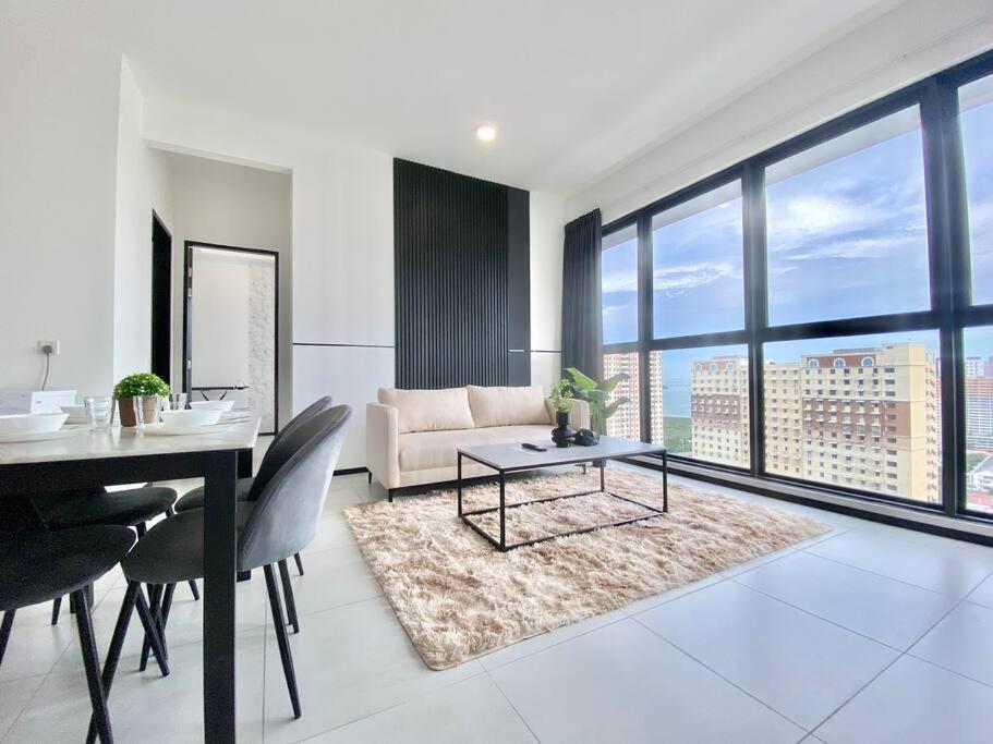 Urban Suites #Luxury Leisure #5min drive to town #Infinity Pool #Local Neighborhood #Convenient store photo 5