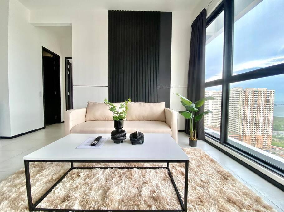 Urban Suites #Luxury Leisure #5min drive to town #Infinity Pool #Local Neighborhood #Convenient store photo 4