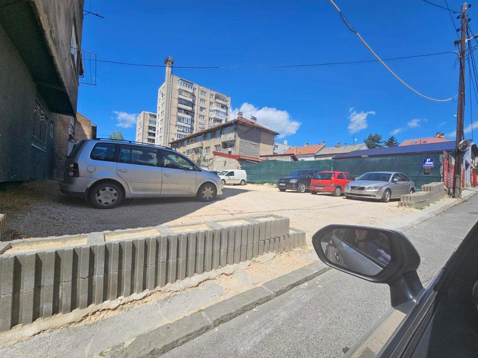 Bright 2BDR apartment with Balcony - FREE PARKING