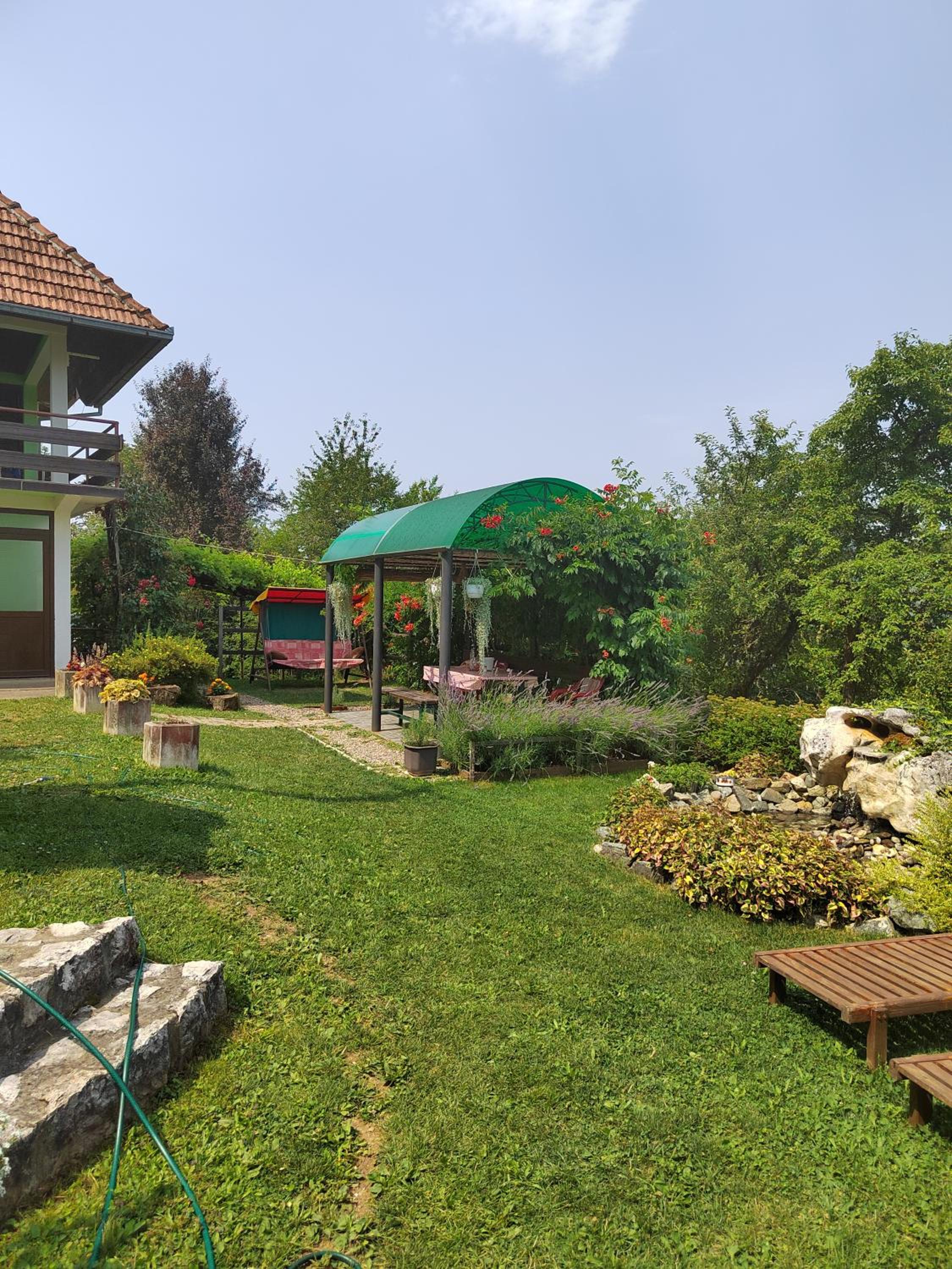 Photo 10