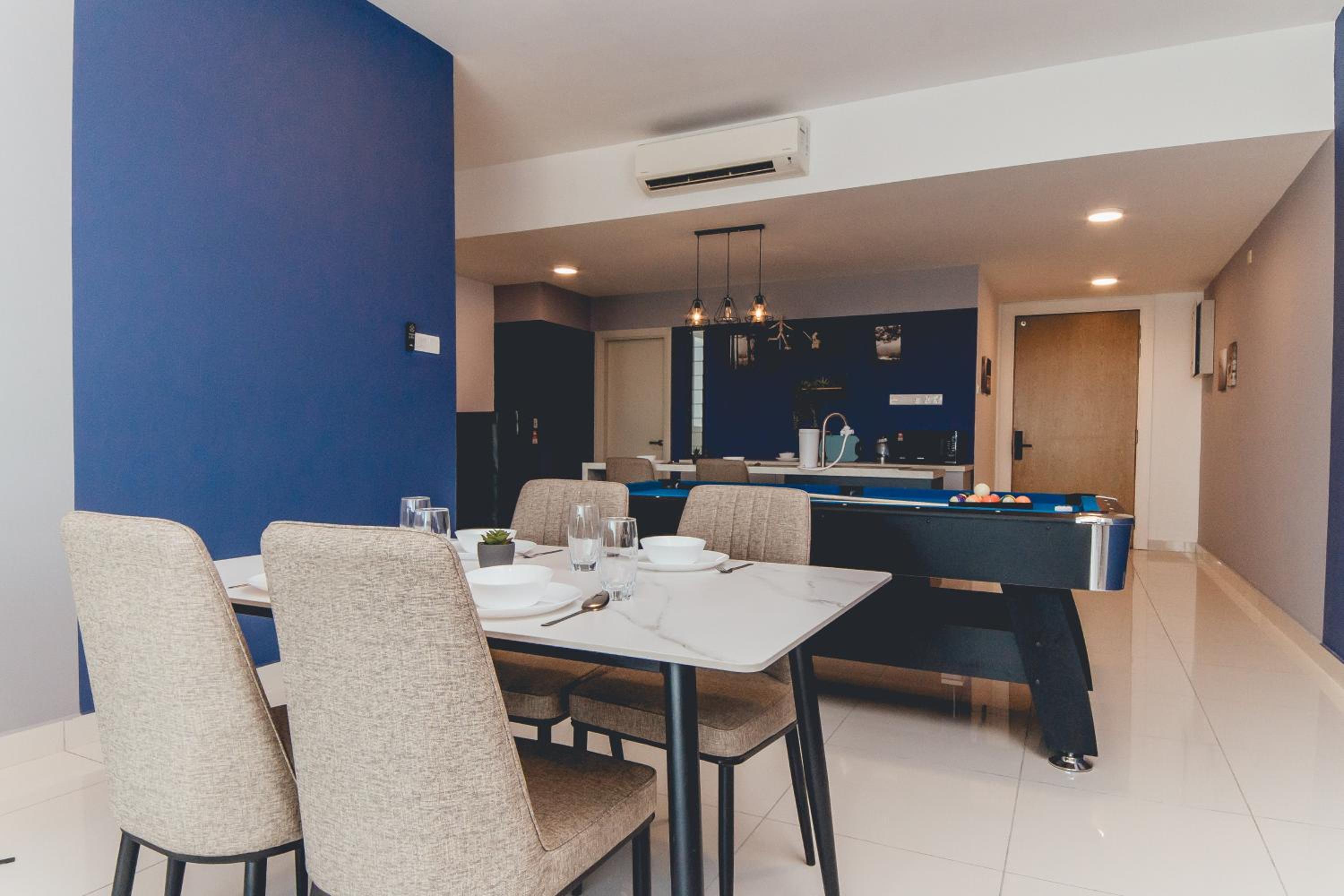 Mosaic Blue Lagoon 3BR 8pax Pooltable w Bathtub by Our Stay