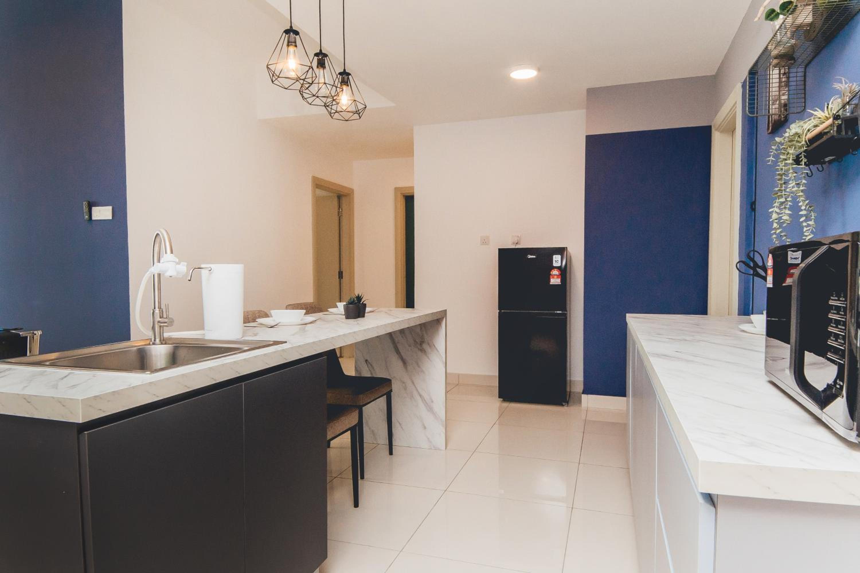 Mosaic Blue Lagoon 3BR 8pax Pooltable w Bathtub by Our Stay