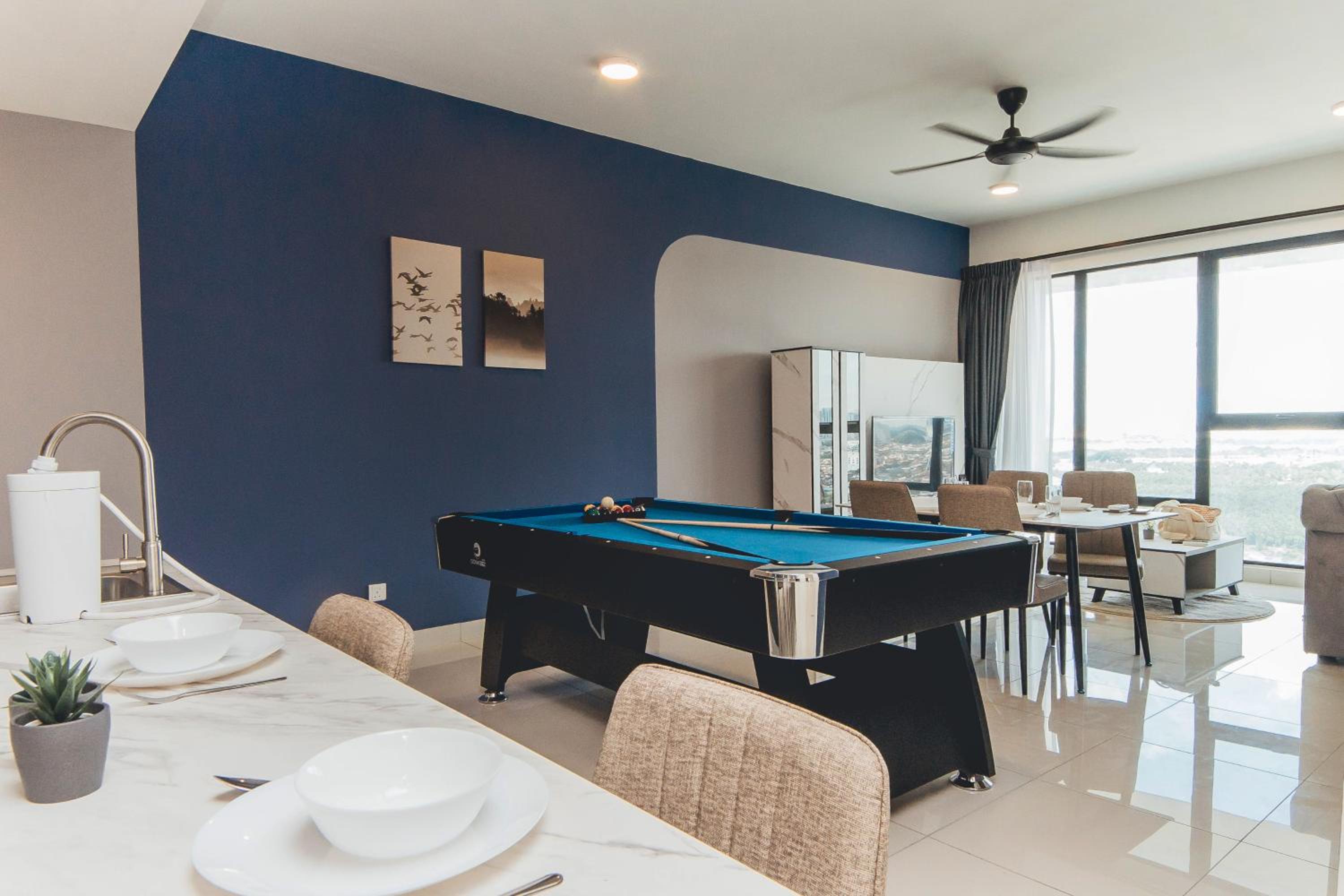 Mosaic Blue Lagoon 3BR 8pax Pooltable w Bathtub by Our Stay