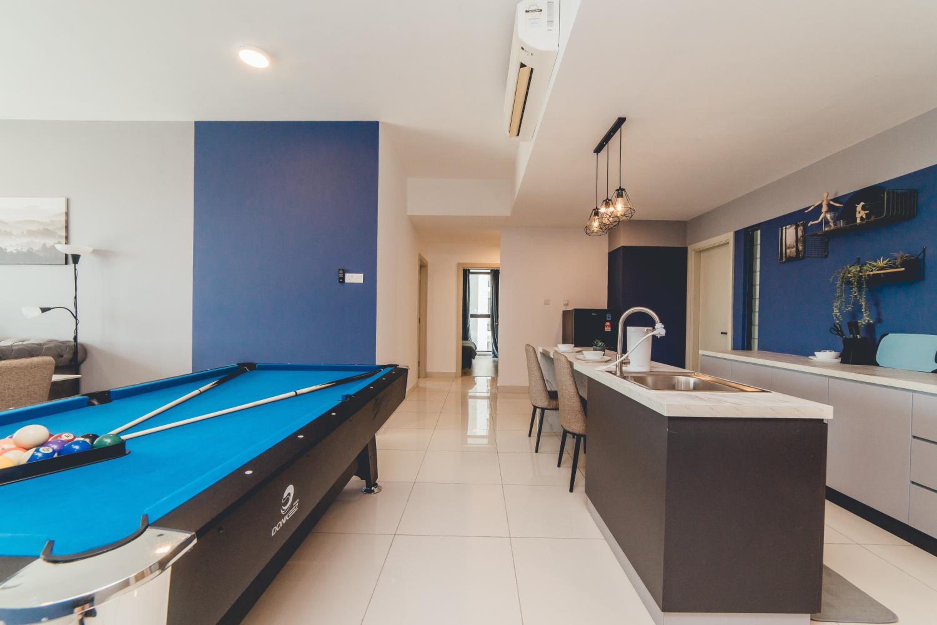 Mosaic Blue Lagoon 3BR 8pax Pooltable w Bathtub by Our Stay