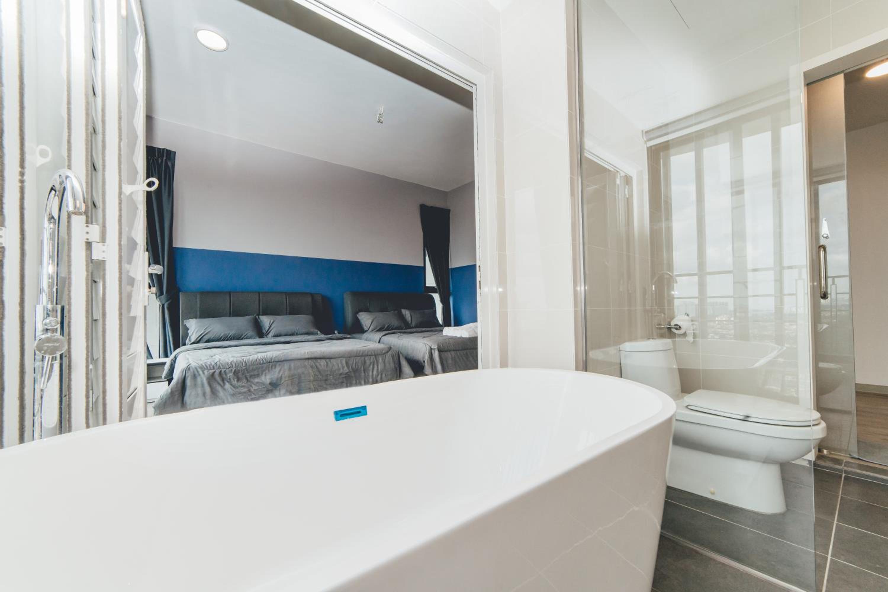 Mosaic Blue Lagoon 3BR 8pax Pooltable w Bathtub by Our Stay