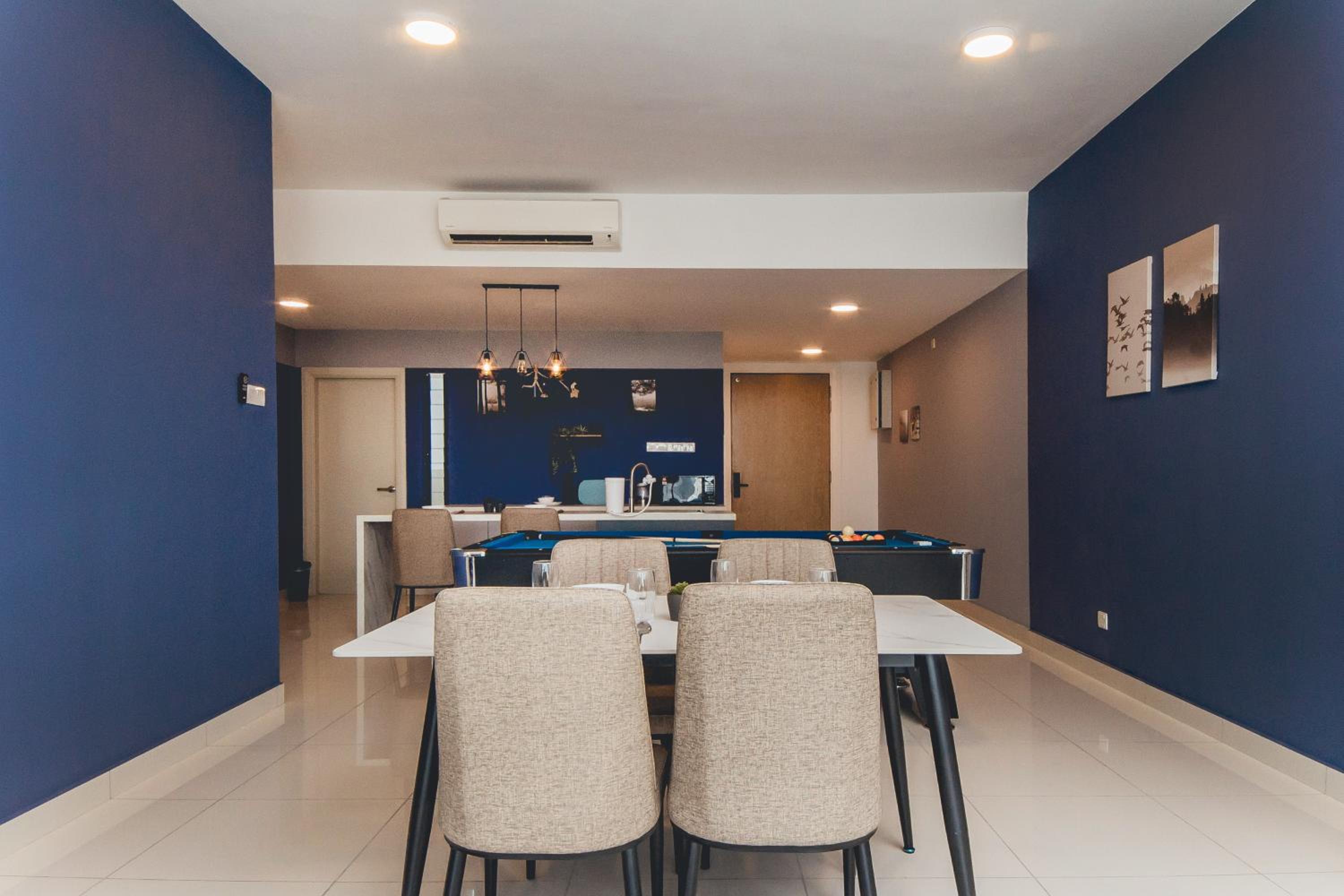 Mosaic Blue Lagoon 3BR 8pax Pooltable w Bathtub by Our Stay