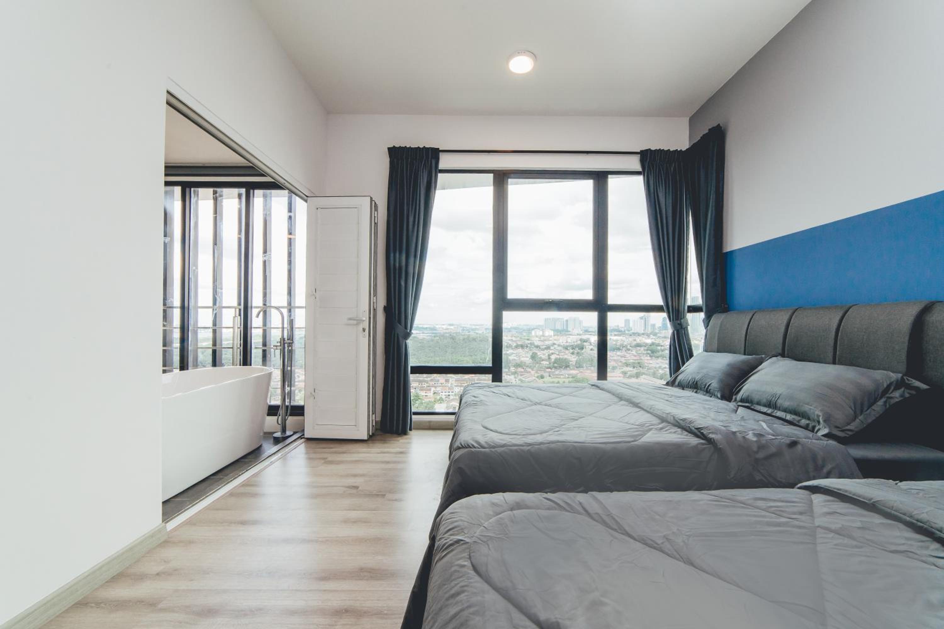 Mosaic Blue Lagoon 3BR 8pax Pooltable w Bathtub by Our Stay