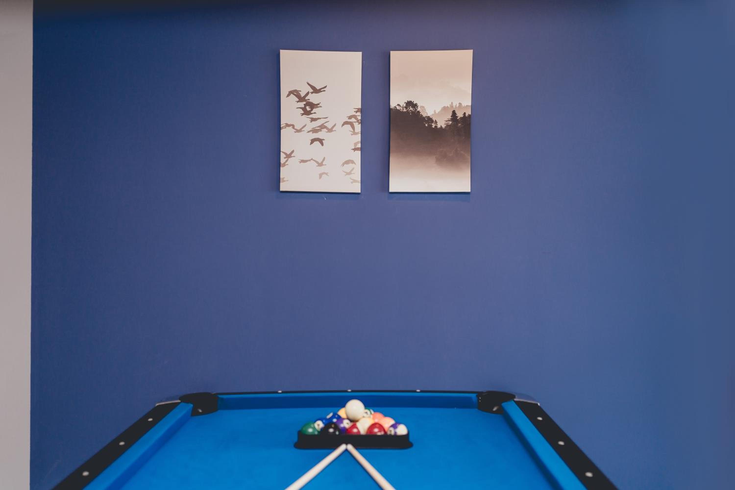 Mosaic Blue Lagoon 3BR 8pax Pooltable w Bathtub by Our Stay