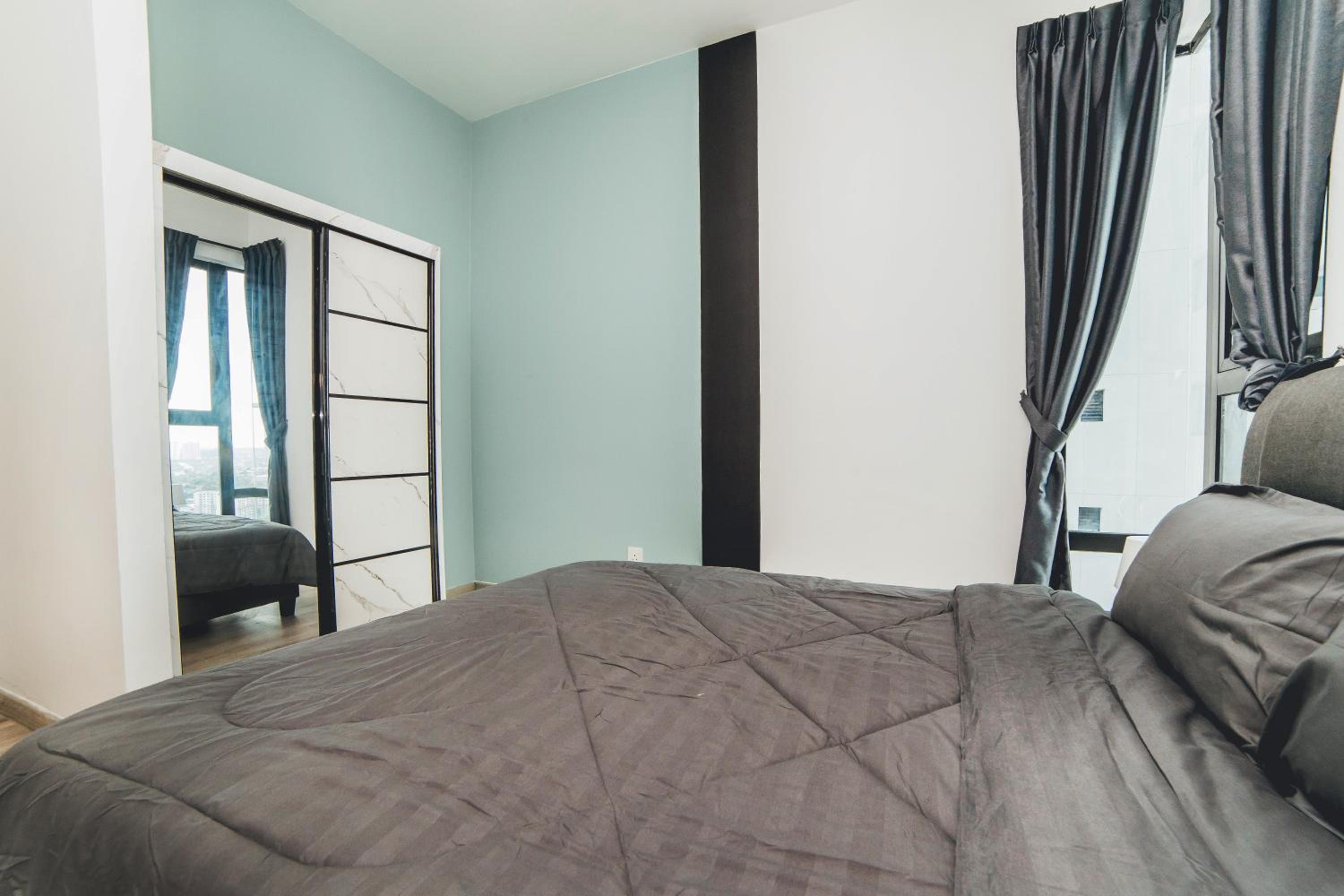 Mosaic Blue Lagoon 3BR 8pax Pooltable w Bathtub by Our Stay