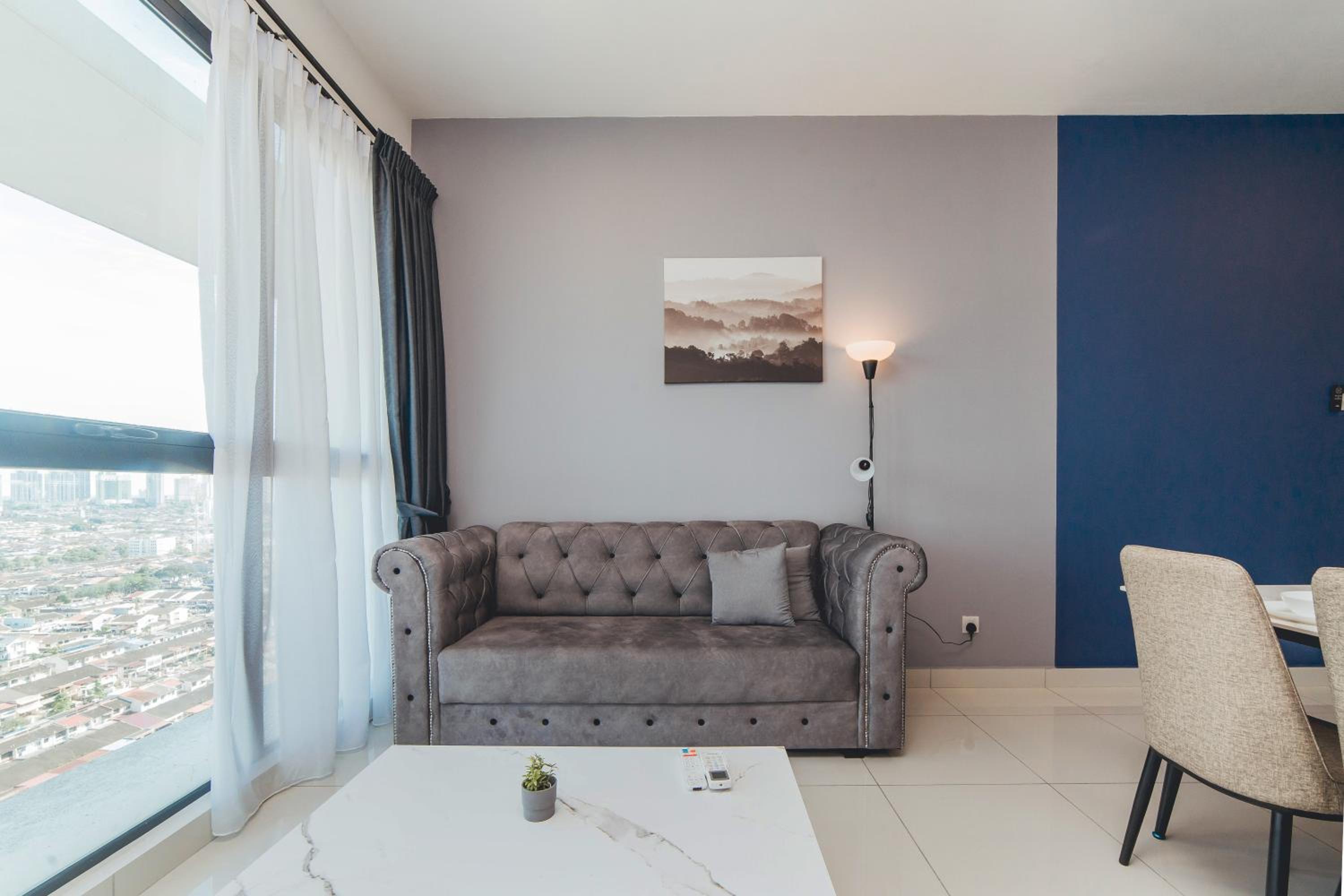 Mosaic Blue Lagoon 3BR 8pax Pooltable w Bathtub by Our Stay