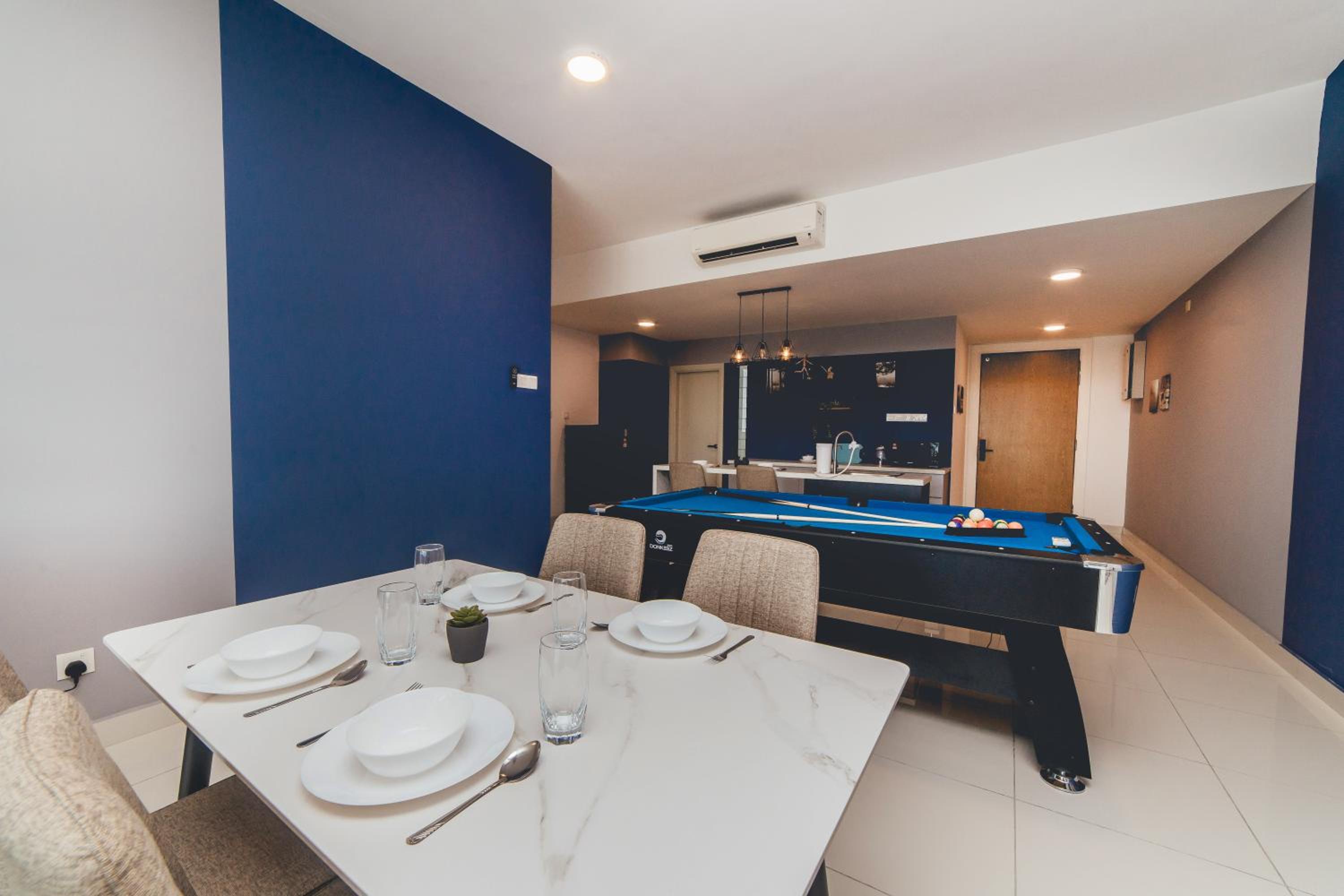 Mosaic Blue Lagoon 3BR 8pax Pooltable w Bathtub by Our Stay