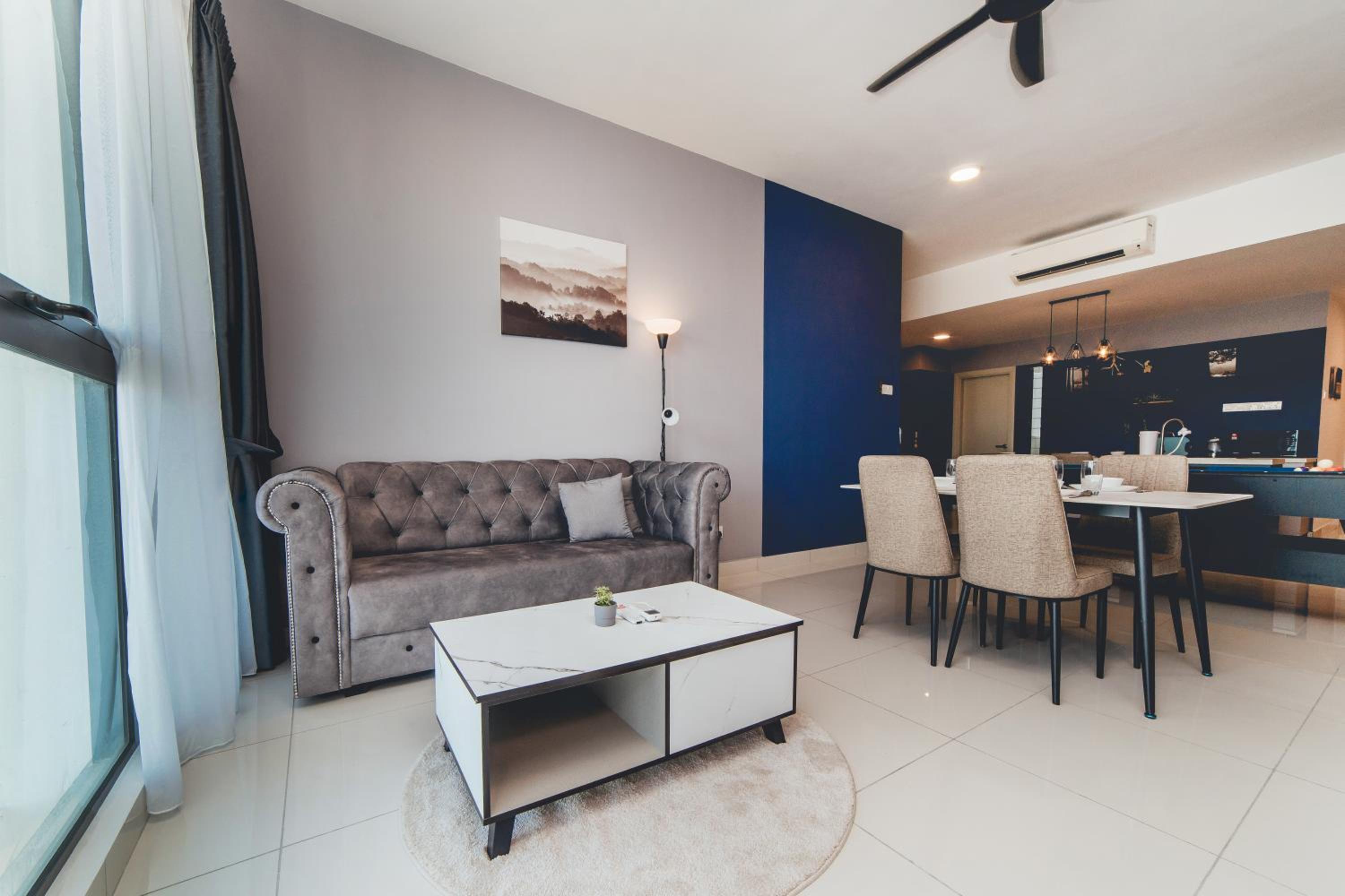 Mosaic Blue Lagoon 3BR 8pax Pooltable w Bathtub by Our Stay