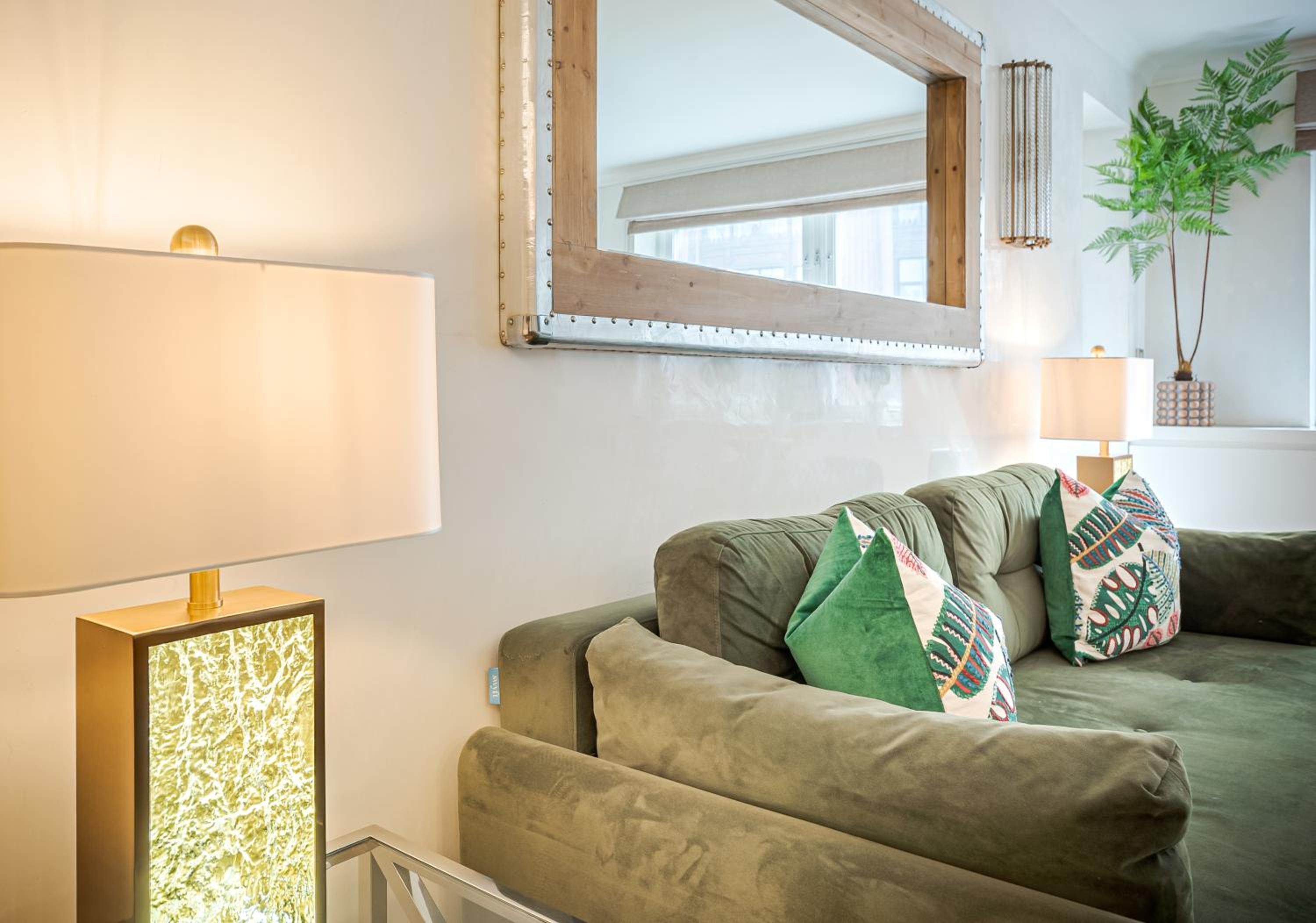 Modern 2Bd in Knightsbridge with Private Balcony View of Harrods