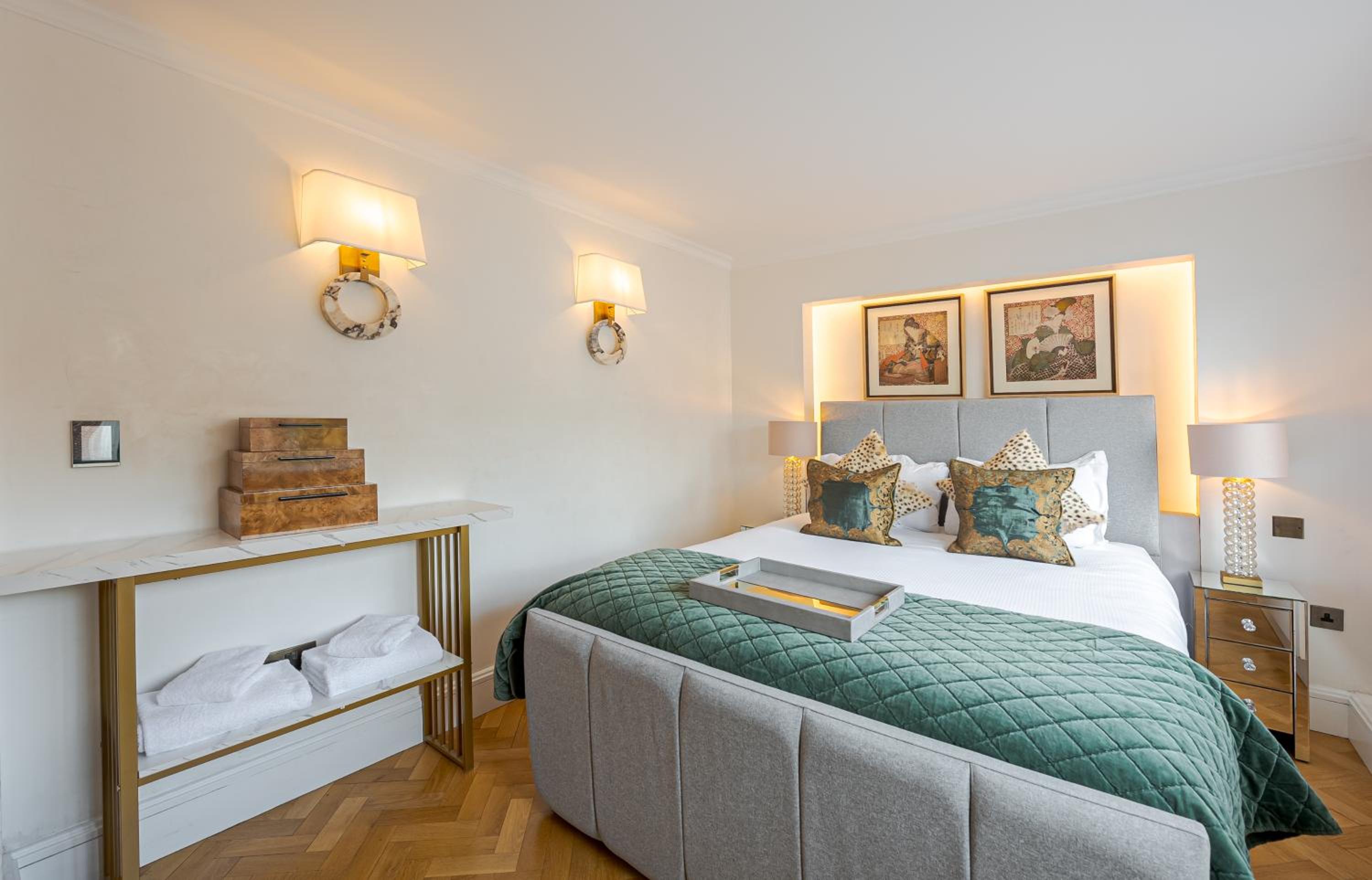 Modern 2Bd in Knightsbridge with Private Balcony View of Harrods