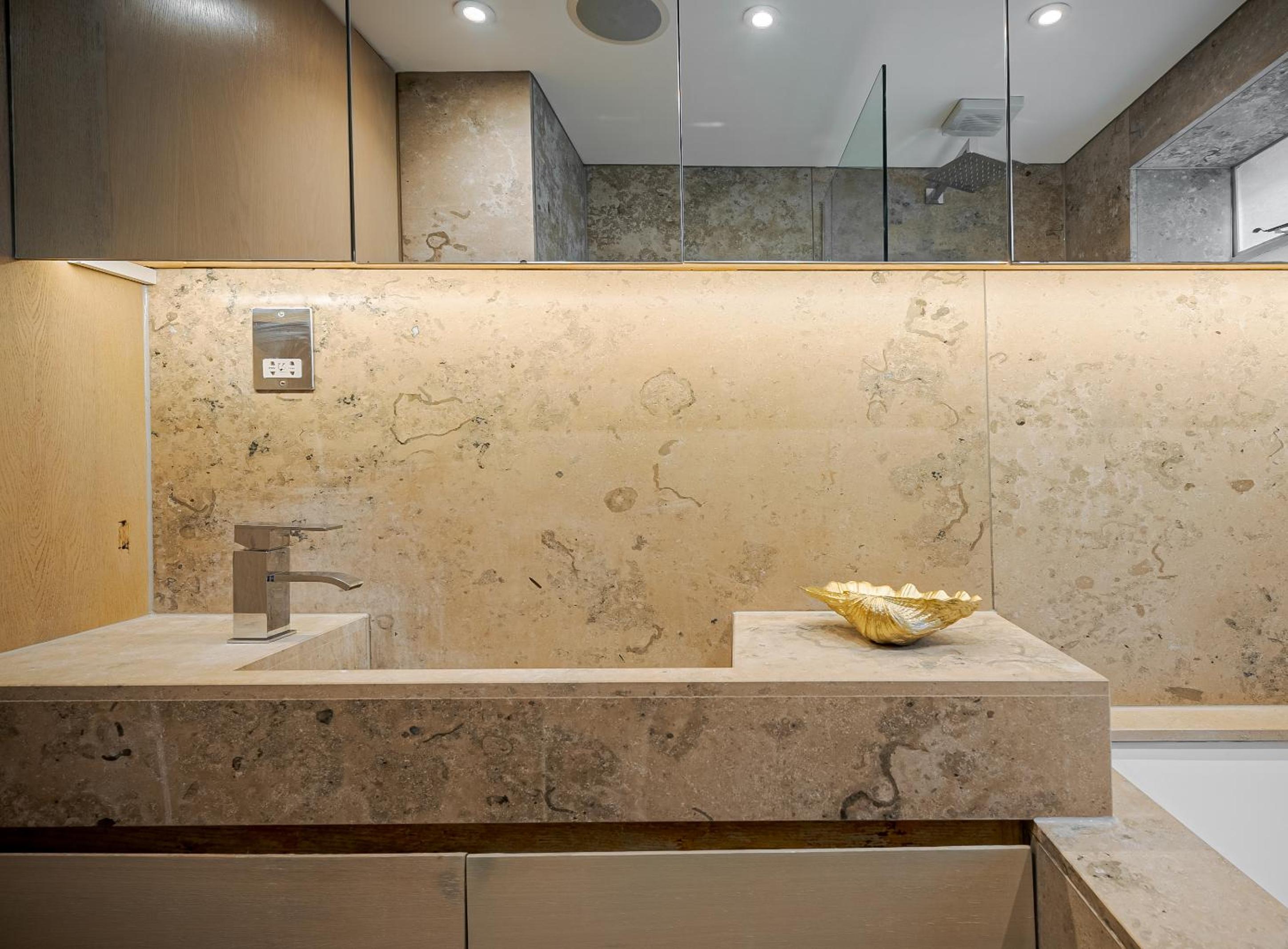 Modern 2Bd in Knightsbridge with Private Balcony View of Harrods