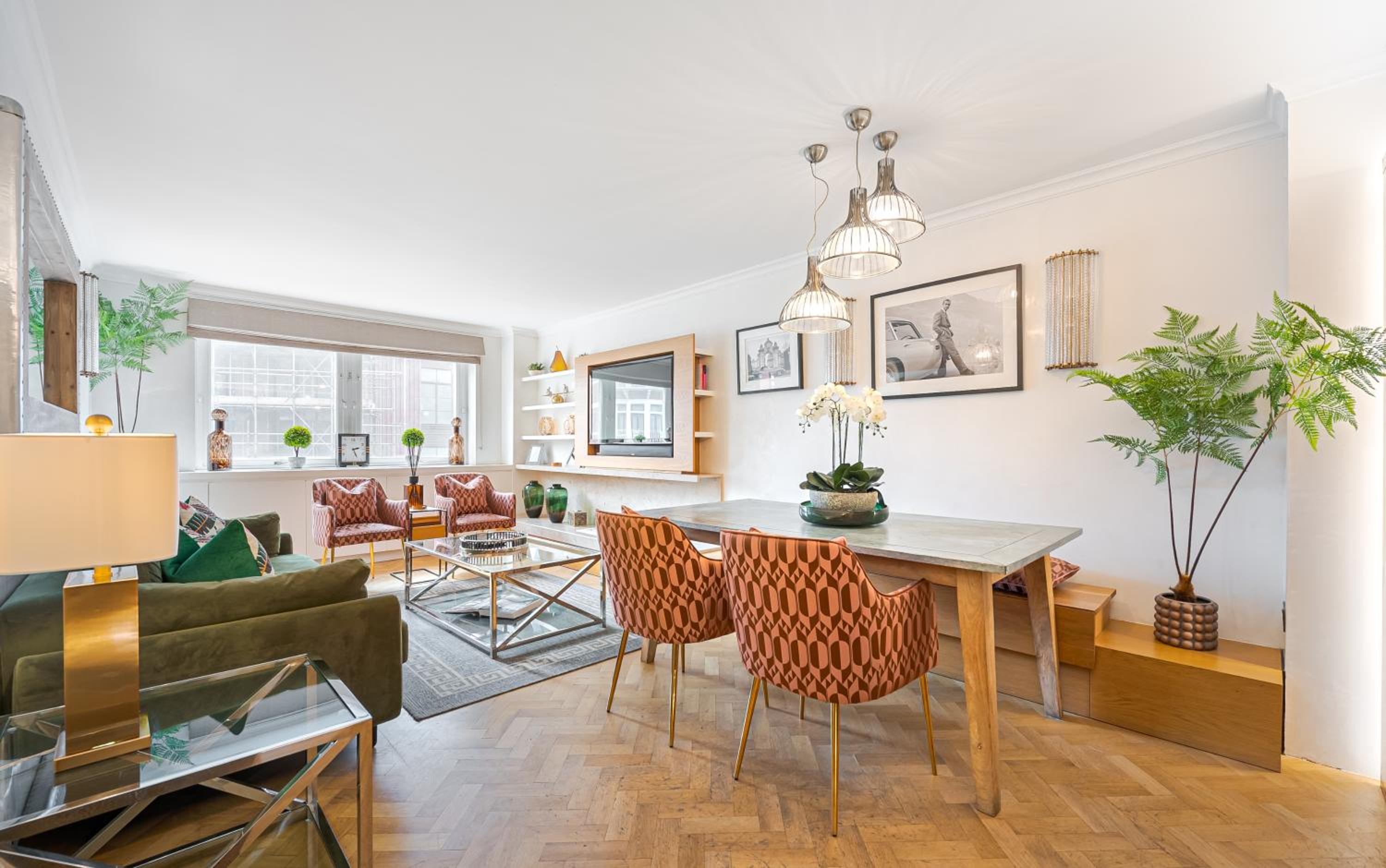 Modern 2Bd in Knightsbridge with Private Balcony View of Harrods