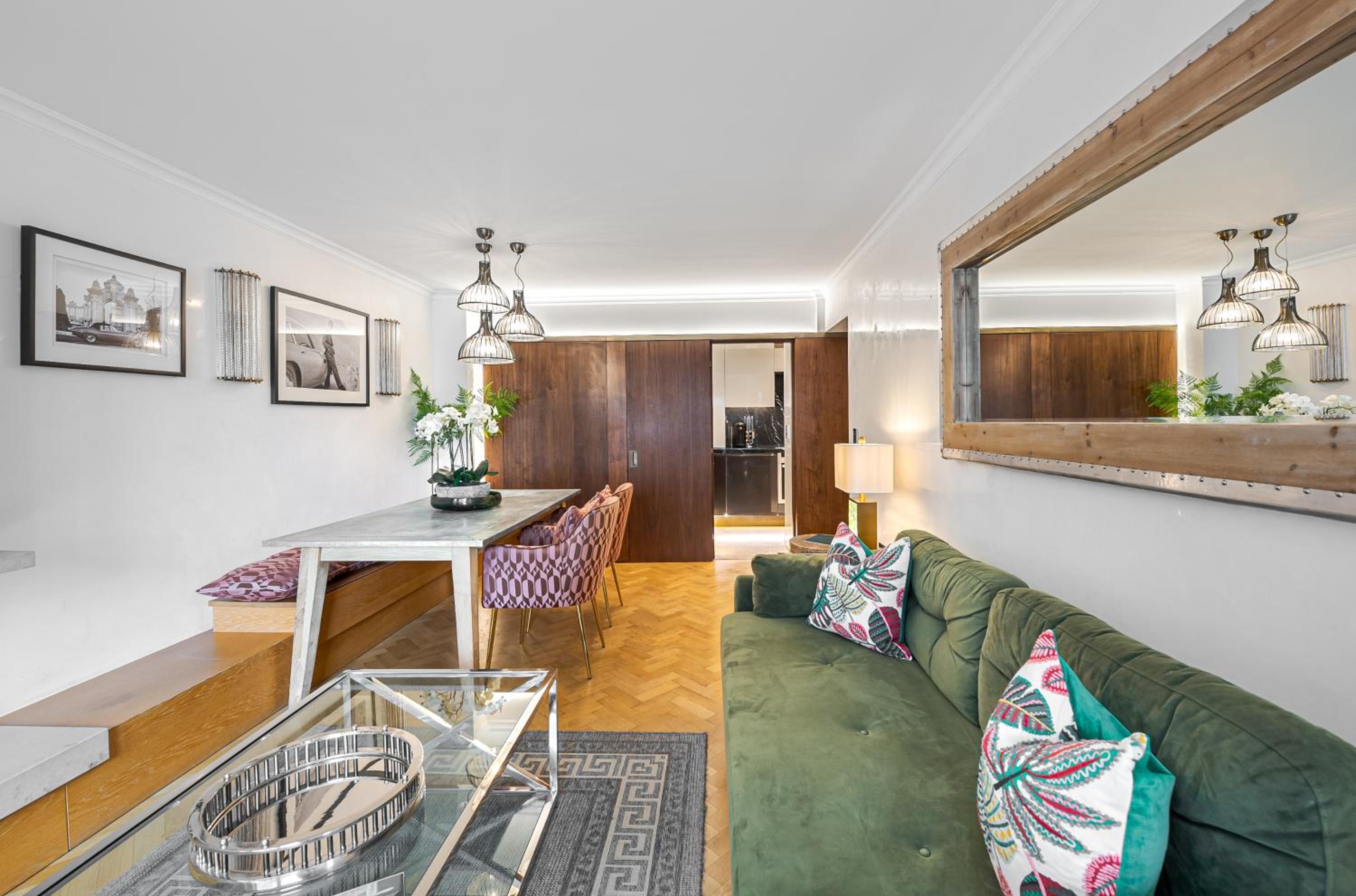 Modern 2Bd in Knightsbridge with Private Balcony View of Harrods