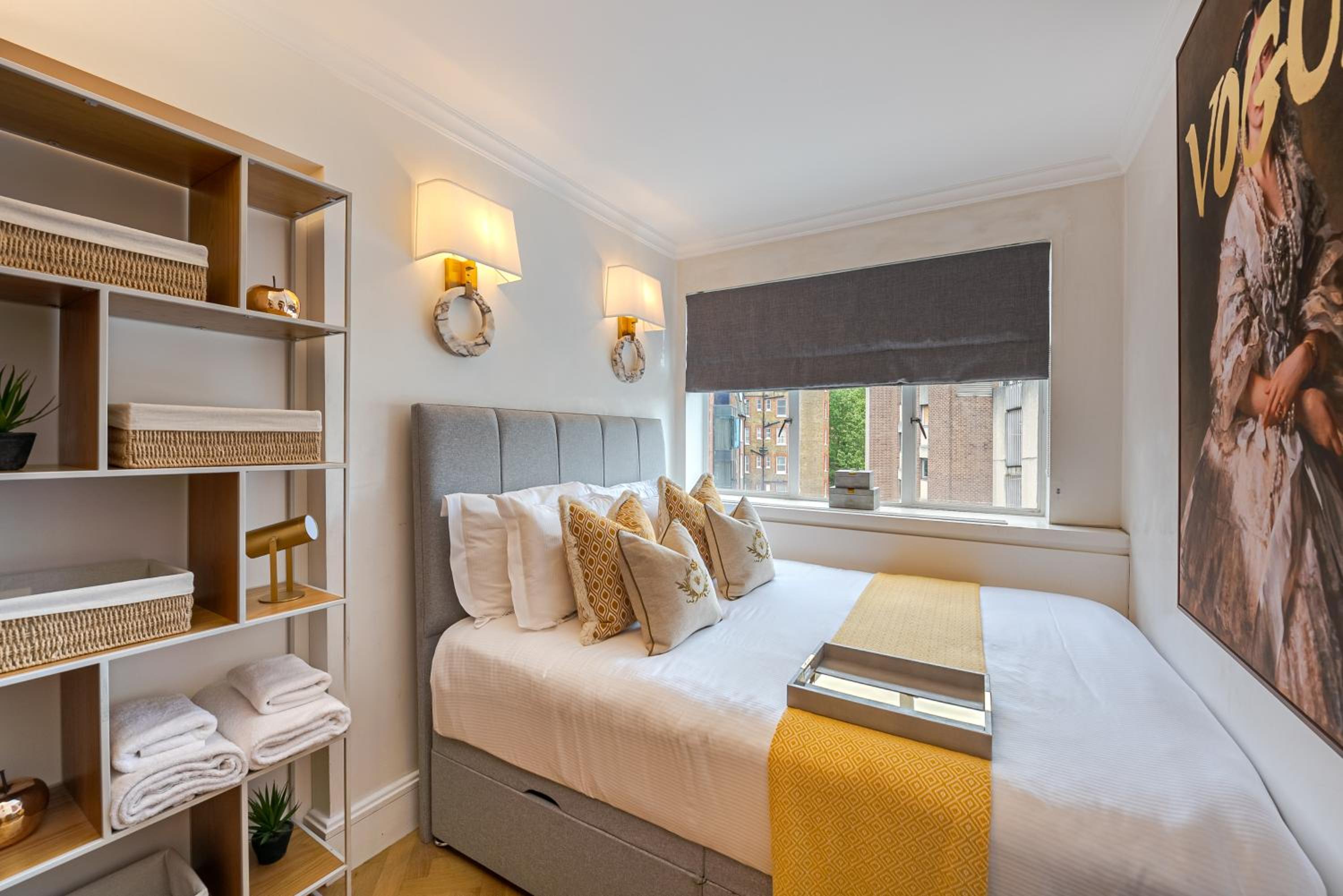 Modern 2Bd in Knightsbridge with Private Balcony View of Harrods