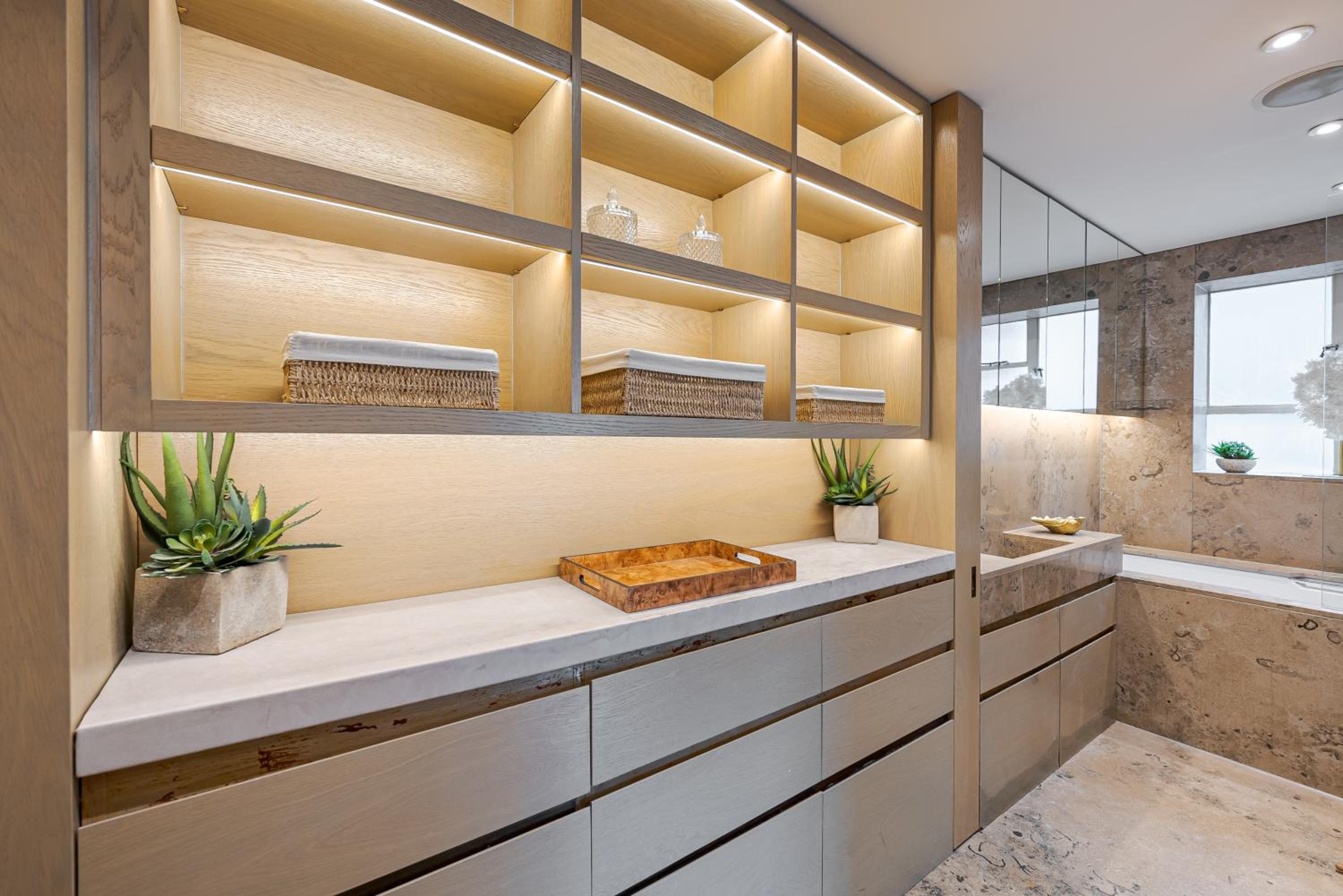 Modern 2Bd in Knightsbridge with Private Balcony View of Harrods