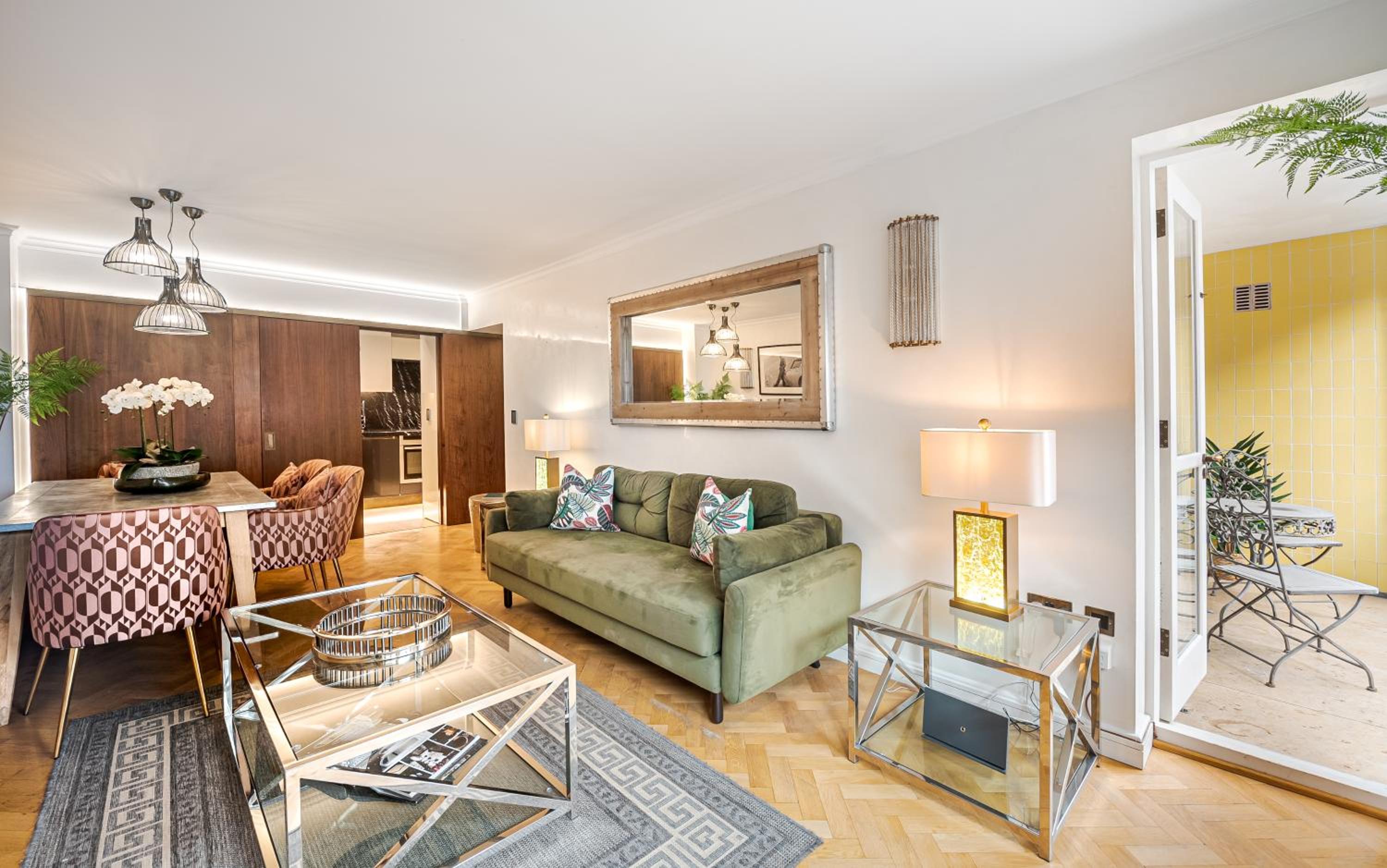Modern 2Bd in Knightsbridge with Private Balcony View of Harrods