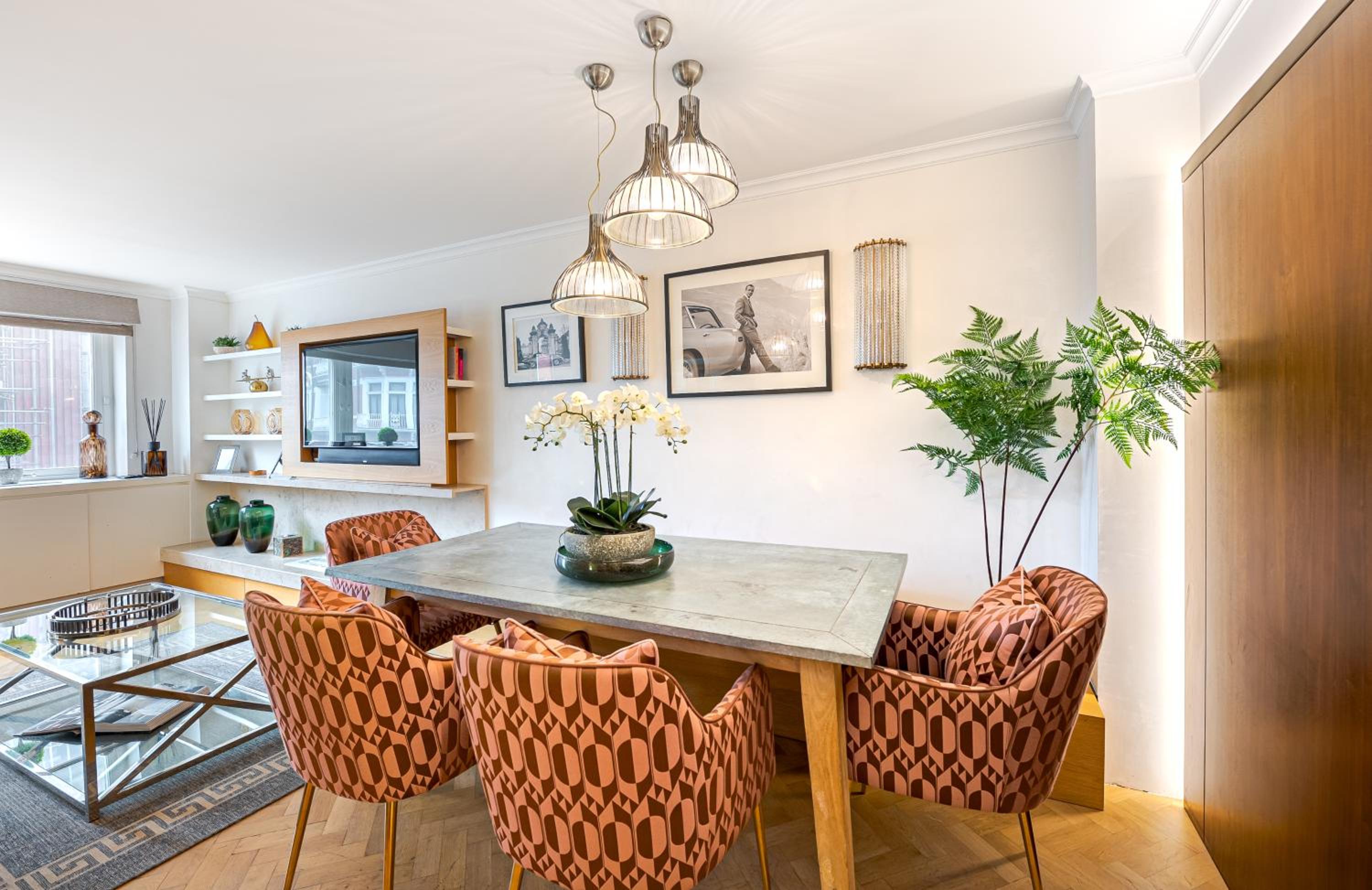 Modern 2Bd in Knightsbridge with Private Balcony View of Harrods