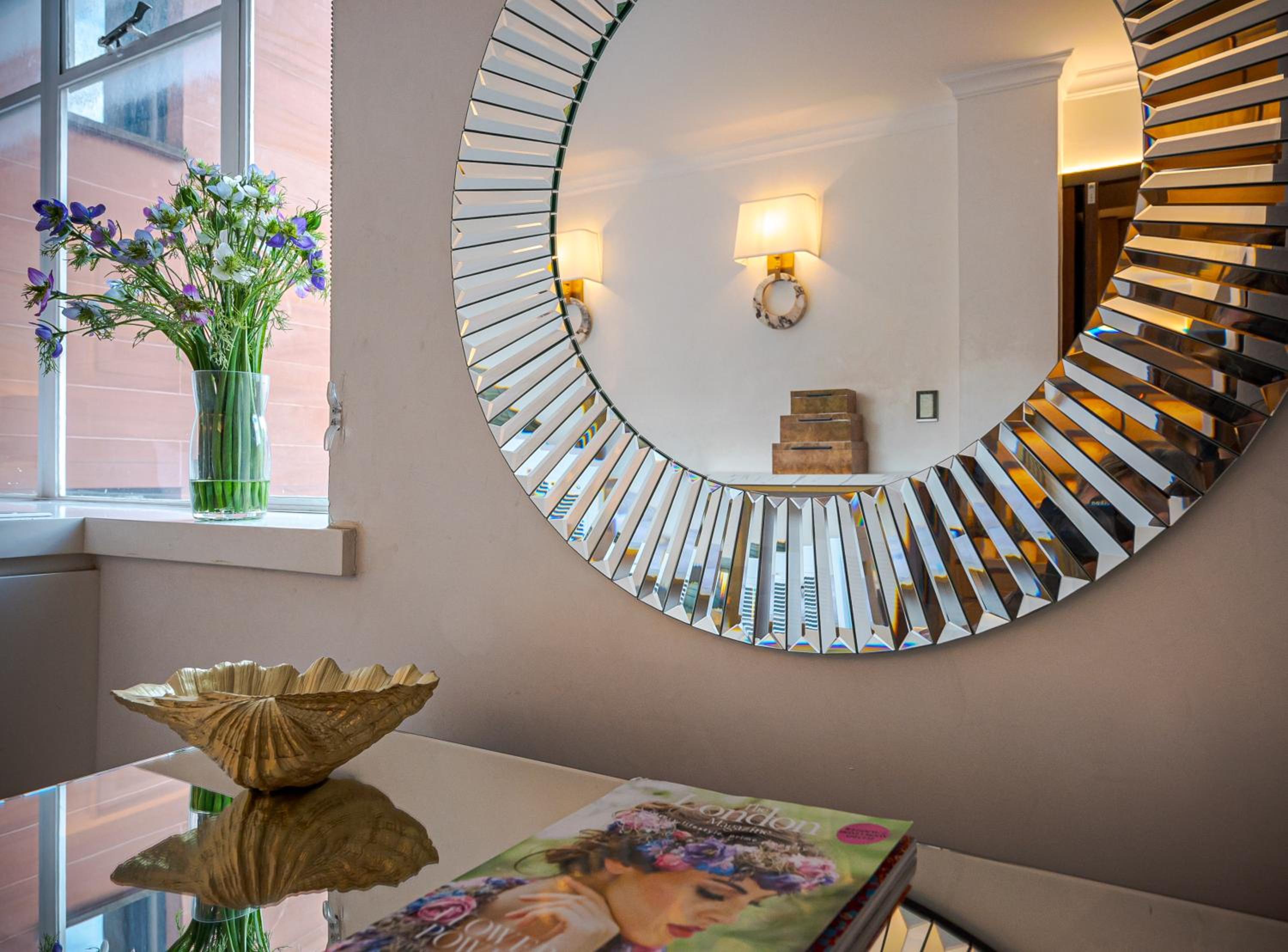 Modern 2Bd in Knightsbridge with Private Balcony View of Harrods