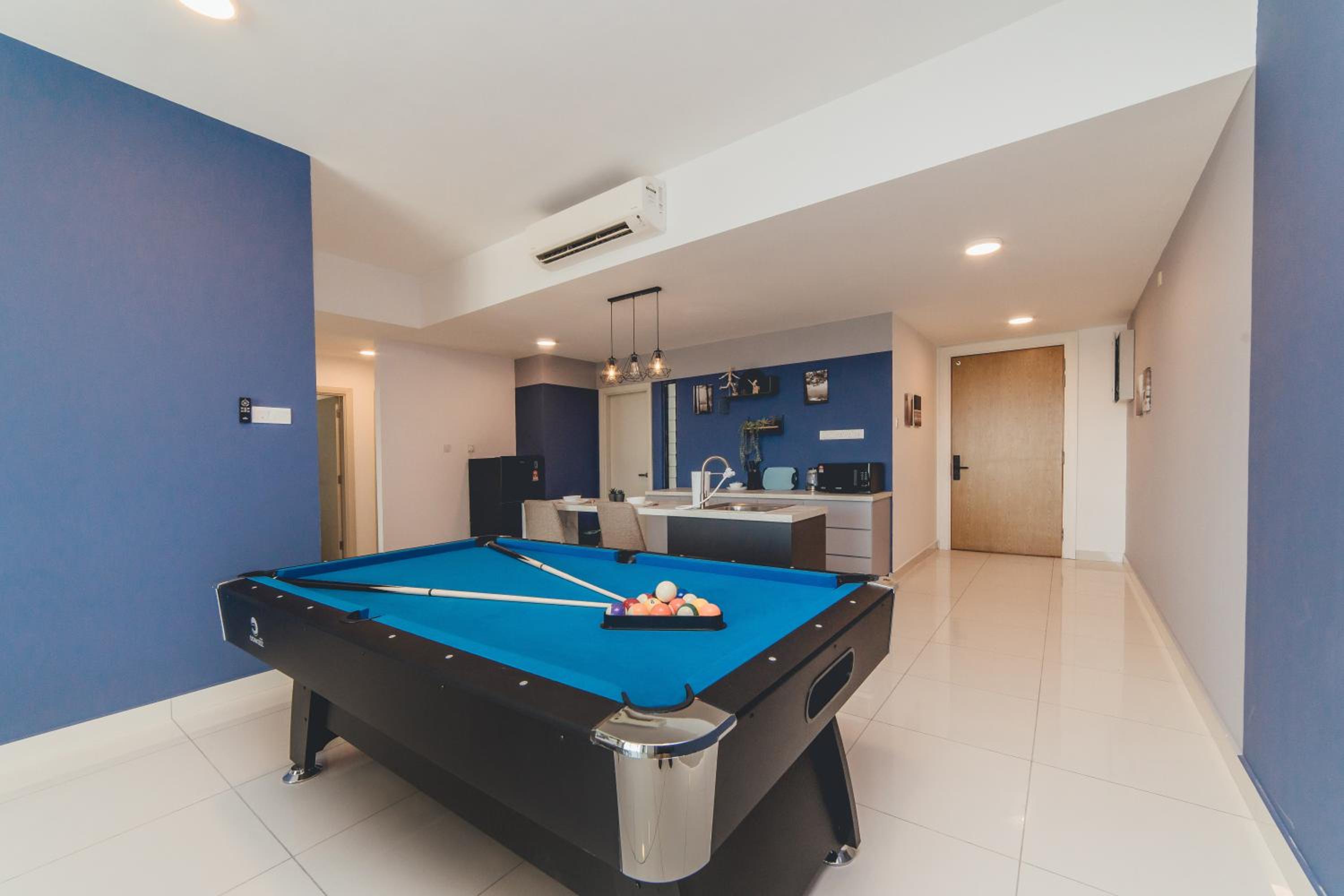 Mosaic Blue Lagoon 3BR 8pax Pooltable w Bathtub by Our Stay