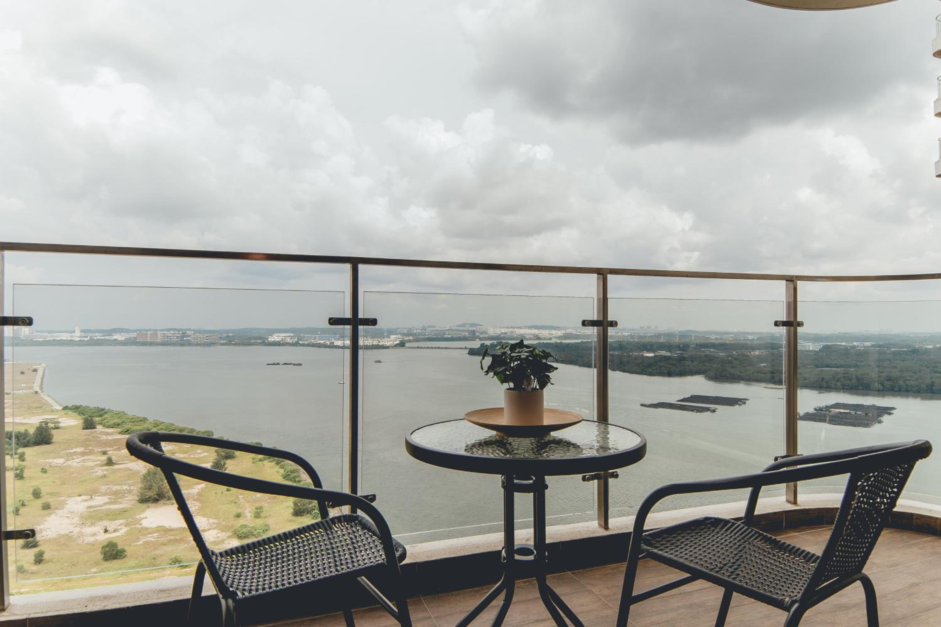 Danga Bay The Sunny Coast 3BR 8Pax by Our Stay