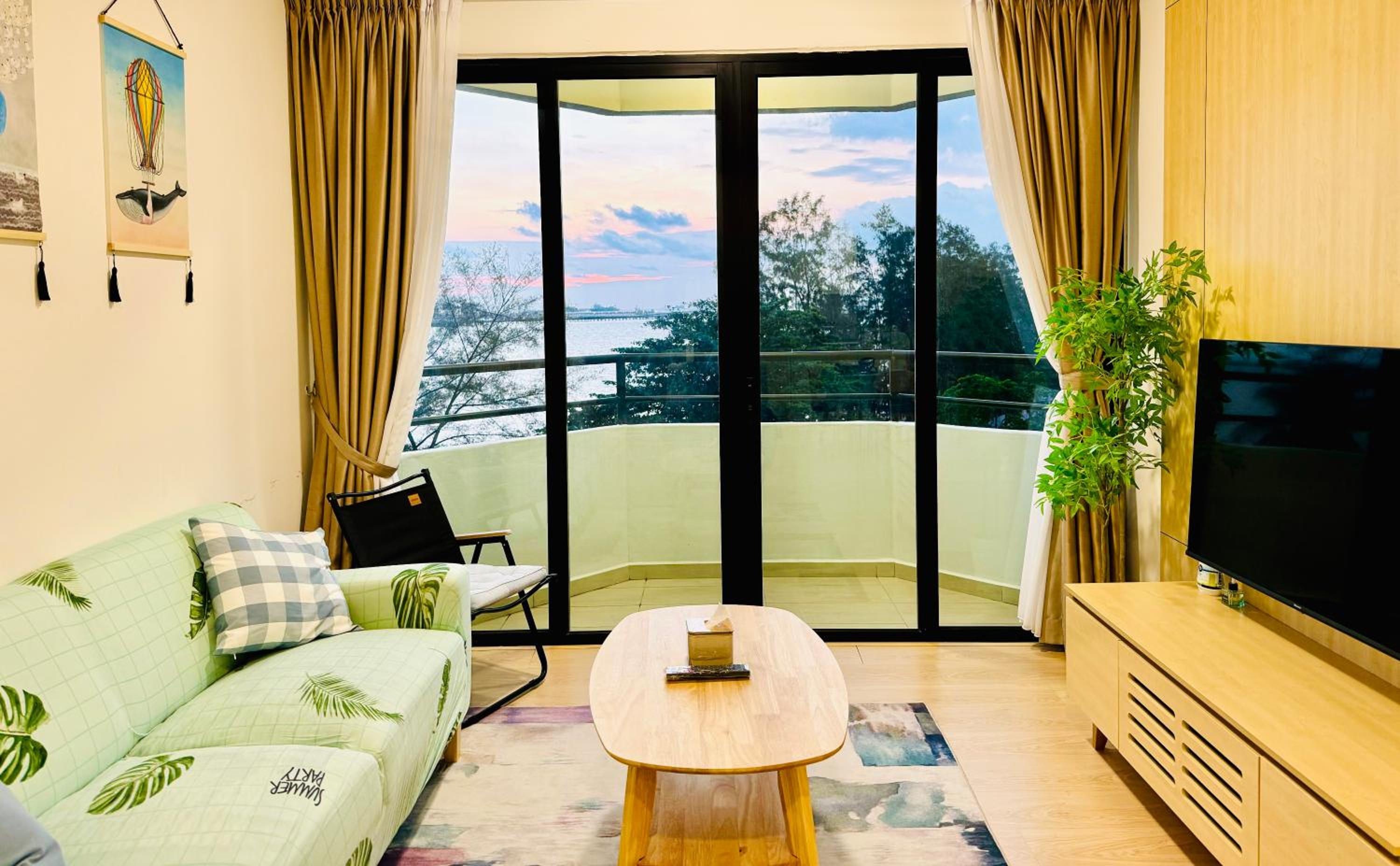 Netflix-Seaview-SunsetView-PuteriBeach-Mutiara Beach Resort Melaka photo 2