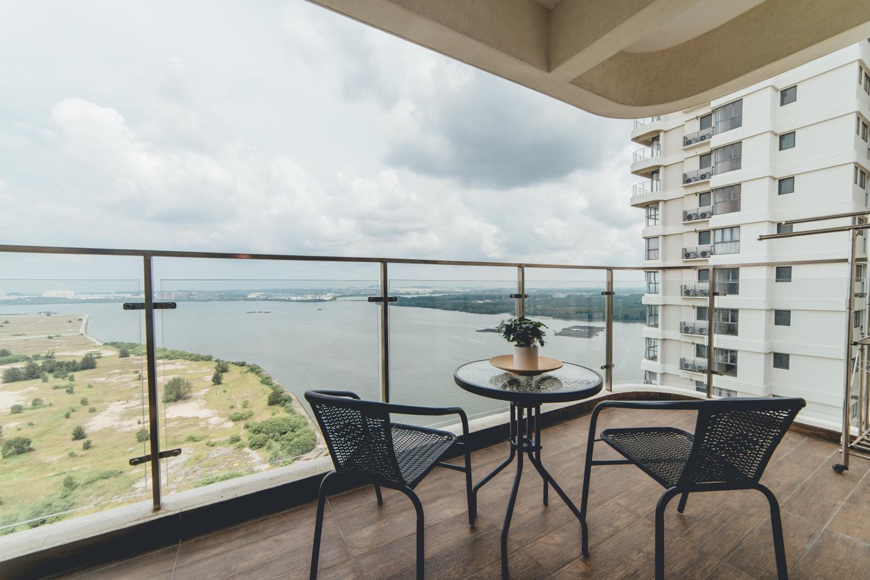 Danga Bay The Sunny Coast 3BR 8Pax by Our Stay