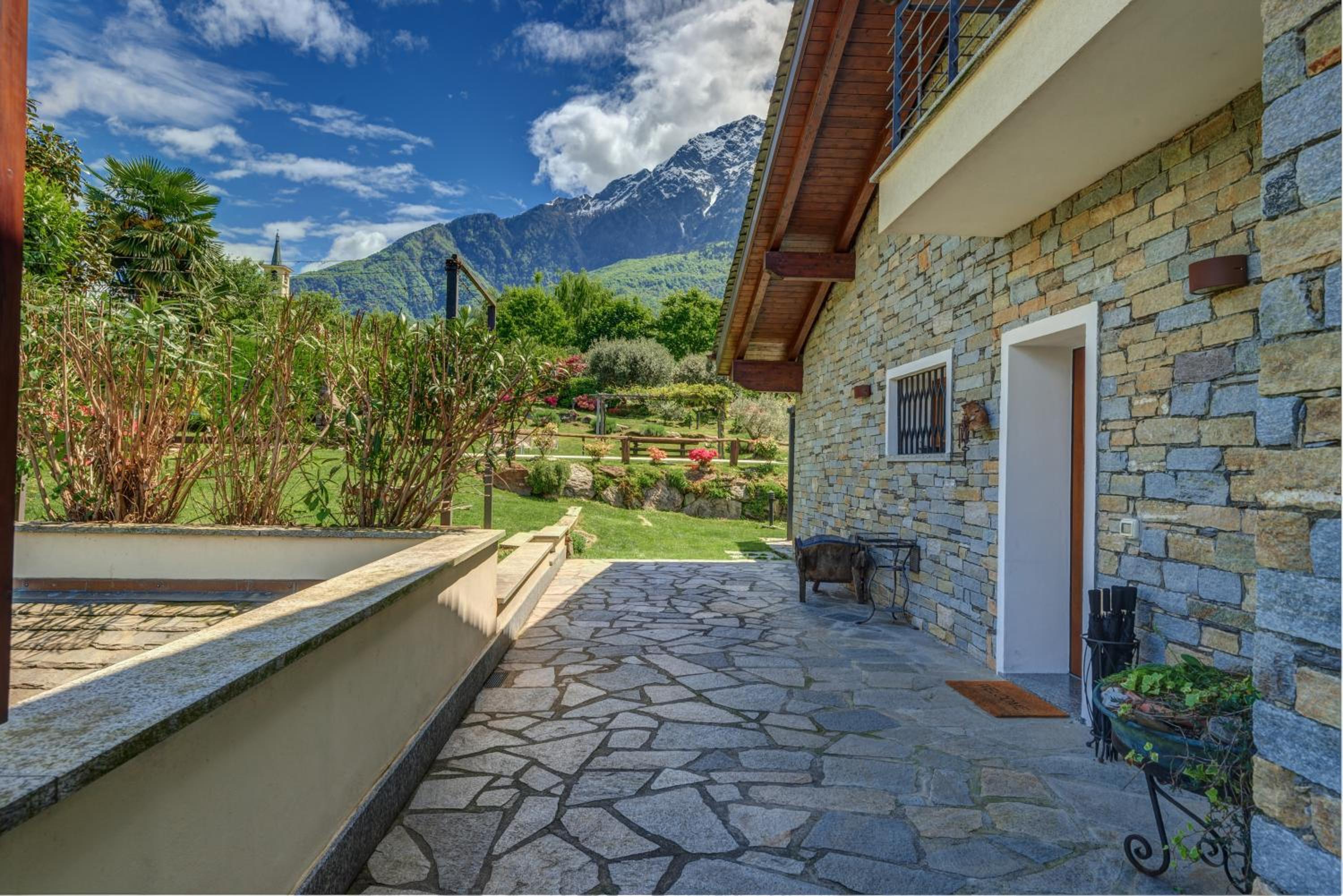 Villa La Corte with amazing pool and garden view 5