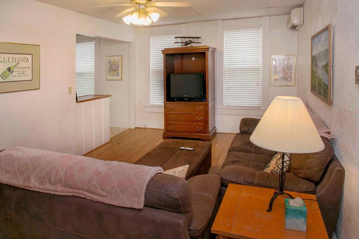 The Champagne Suite 2