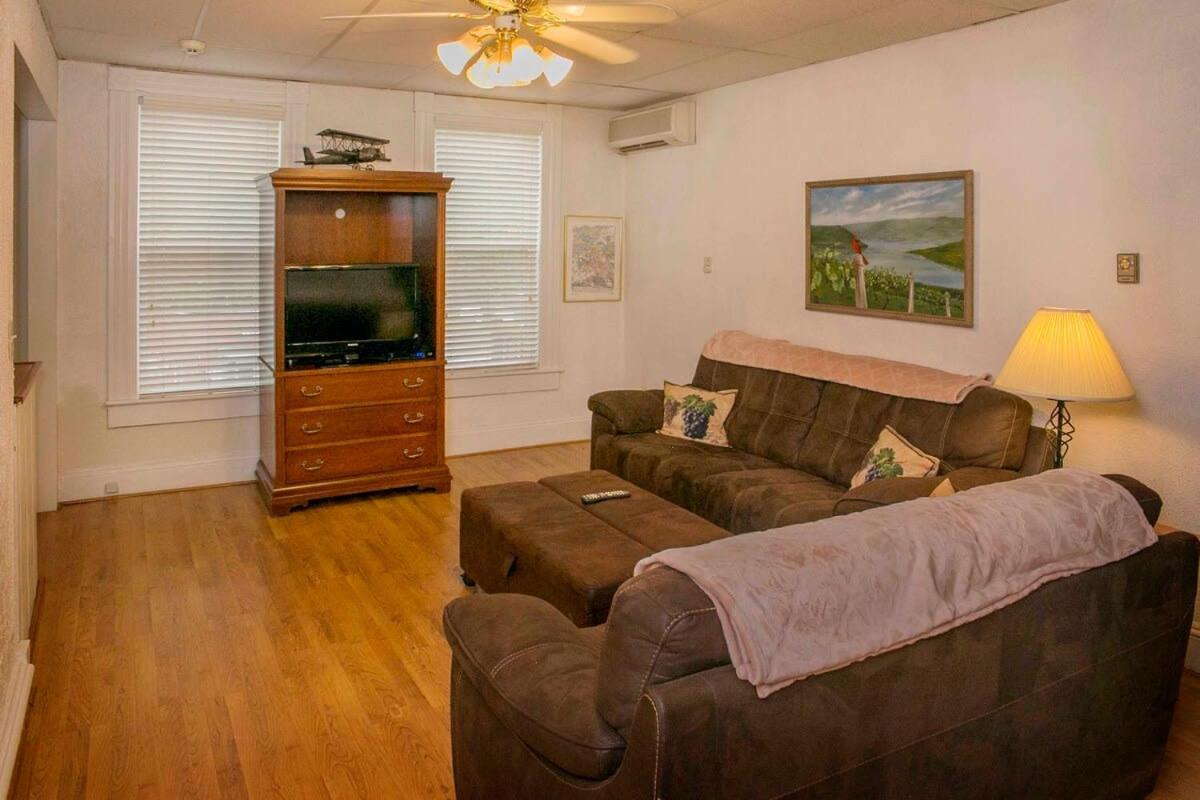 The Champagne Suite 2