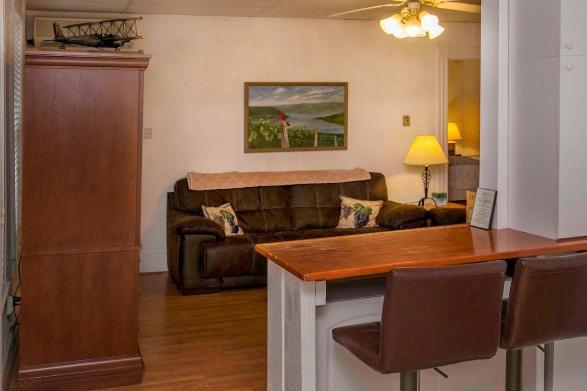 The Champagne Suite 2