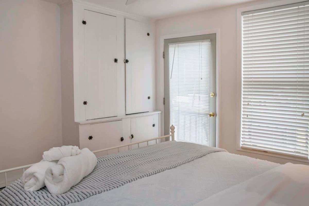 The Champagne Suite 2