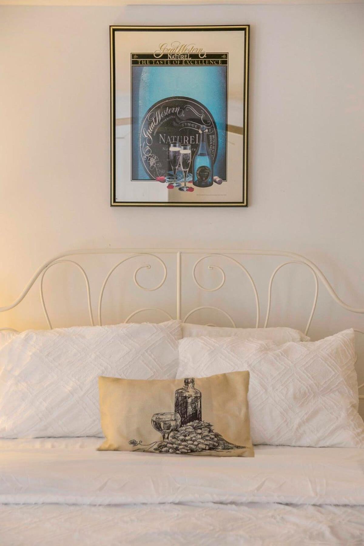 The Champagne Suite 2