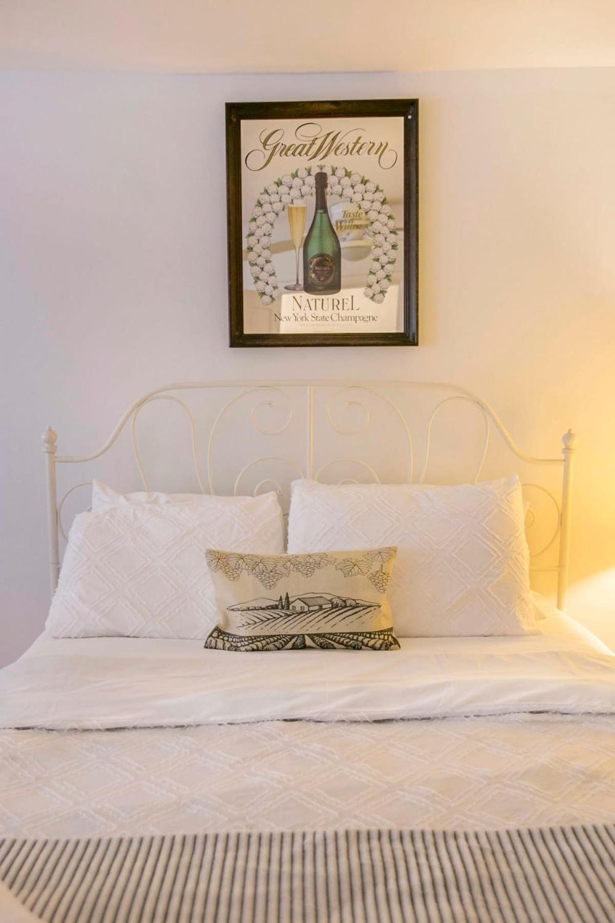 The Champagne Suite 2