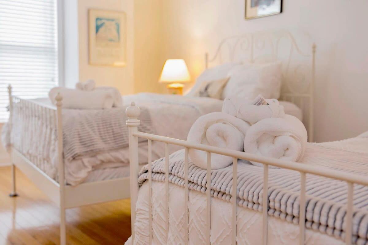 The Champagne Suite 2