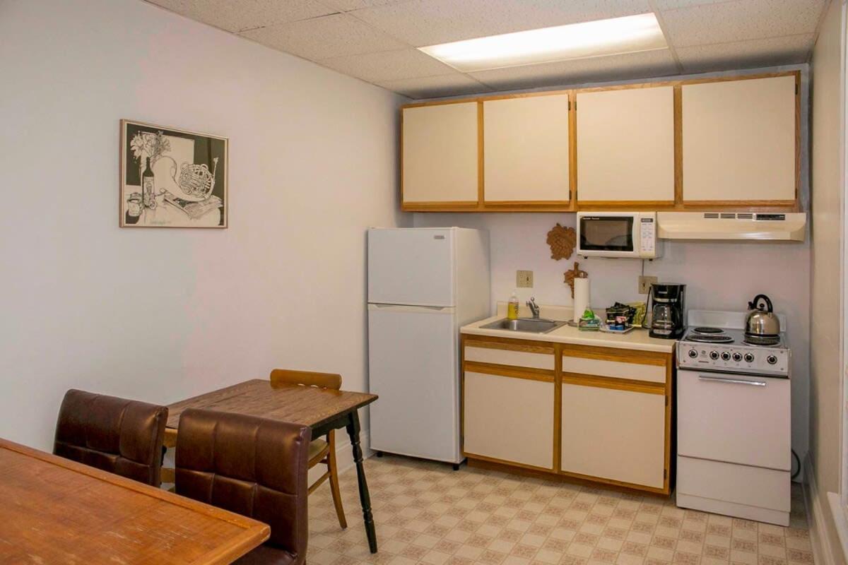 The Champagne Suite 2