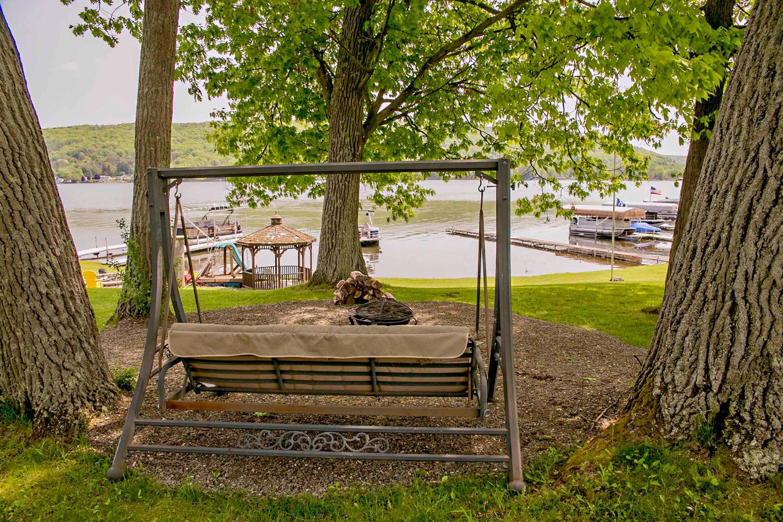 Blarney Bay on Waneta Lake